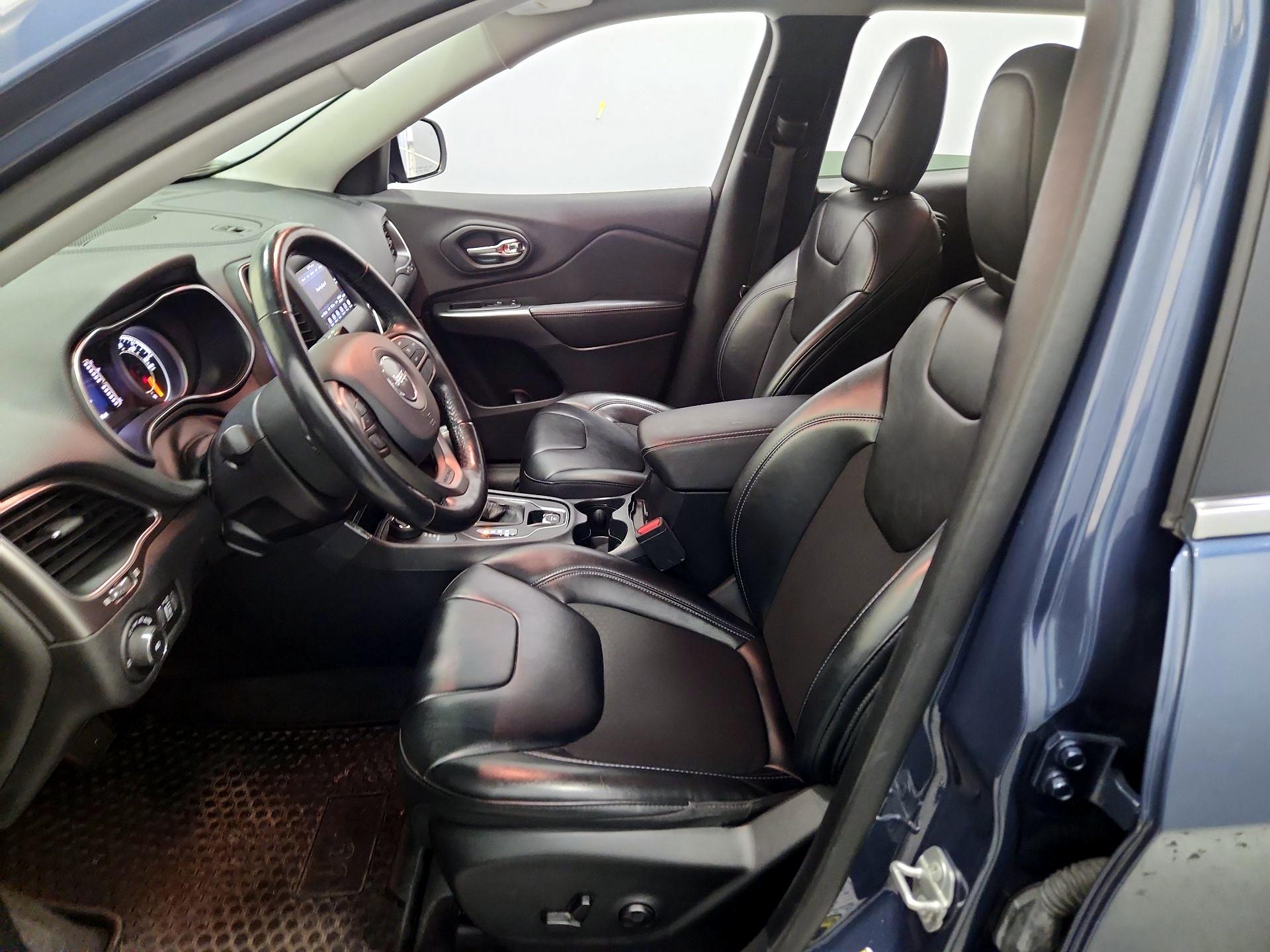 Thumbnail: 2020 Jeep Cherokee - 11