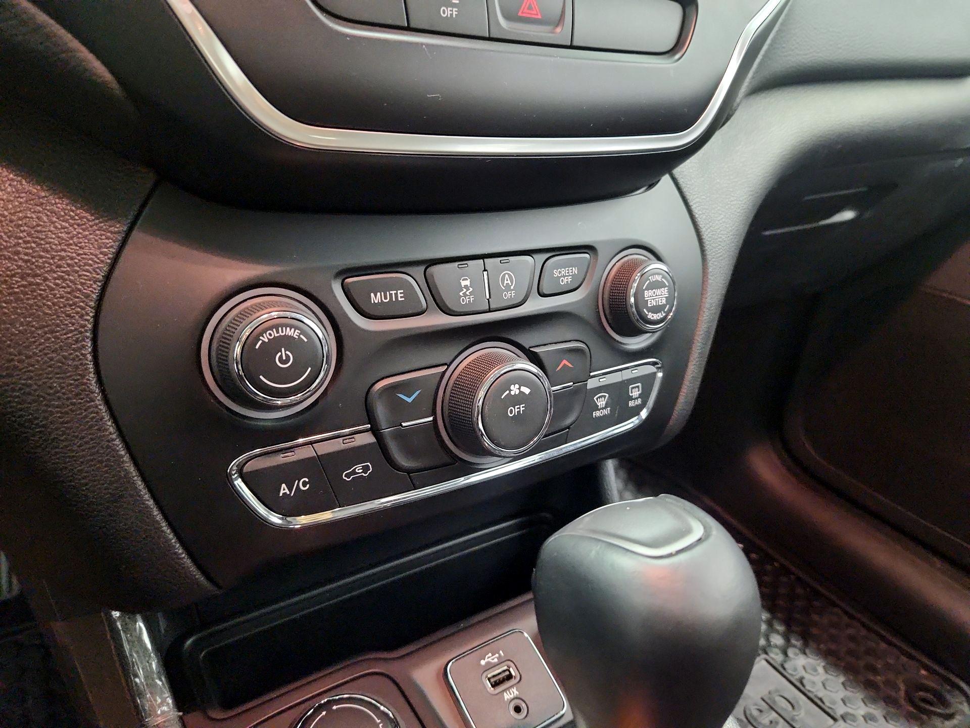 Thumbnail: 2020 Jeep Cherokee - 16