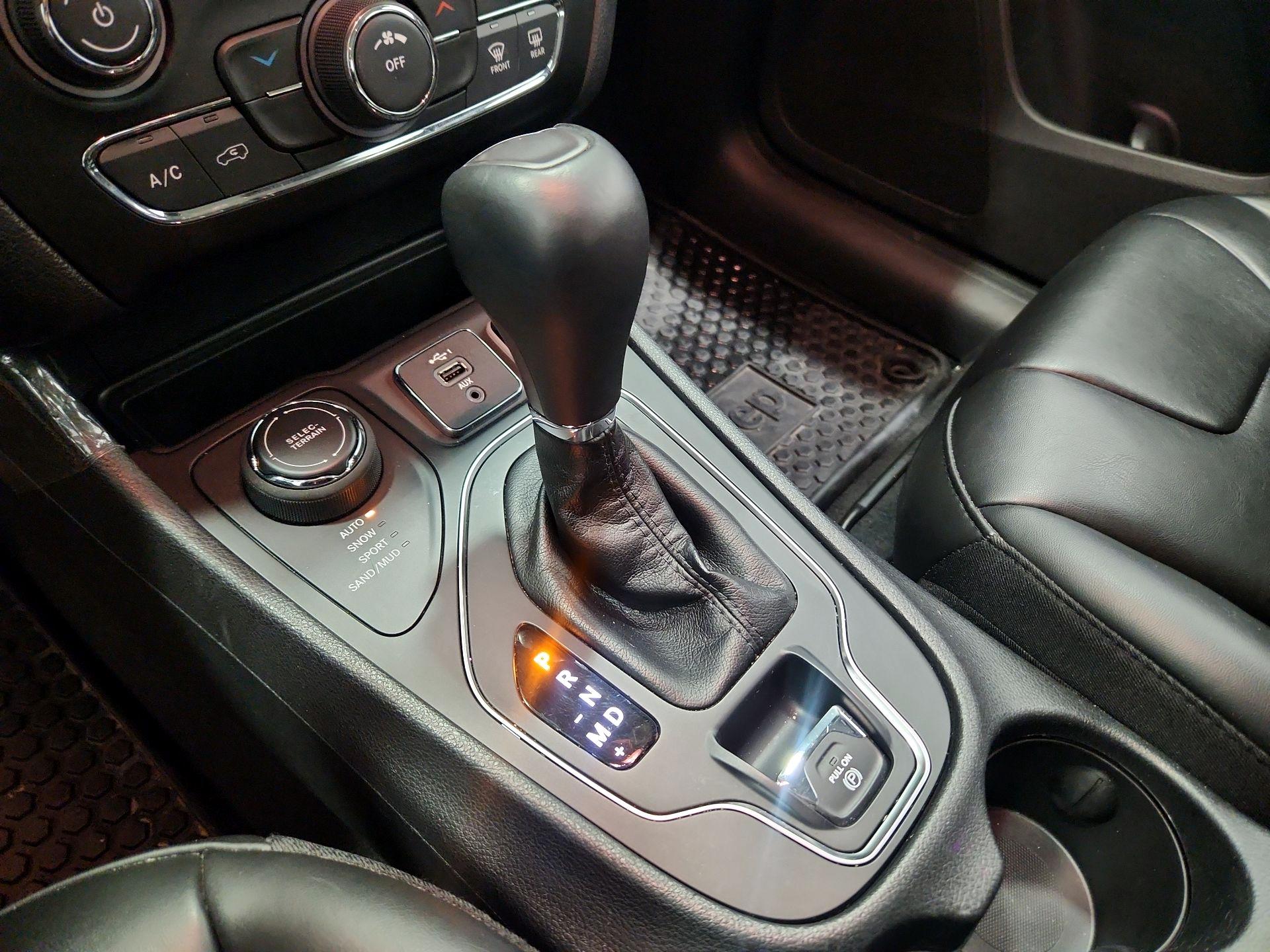 Thumbnail: 2020 Jeep Cherokee - 17