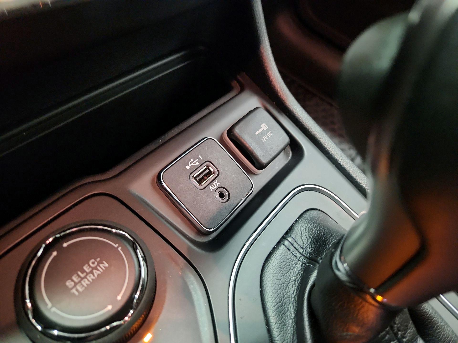 Thumbnail: 2020 Jeep Cherokee - 18