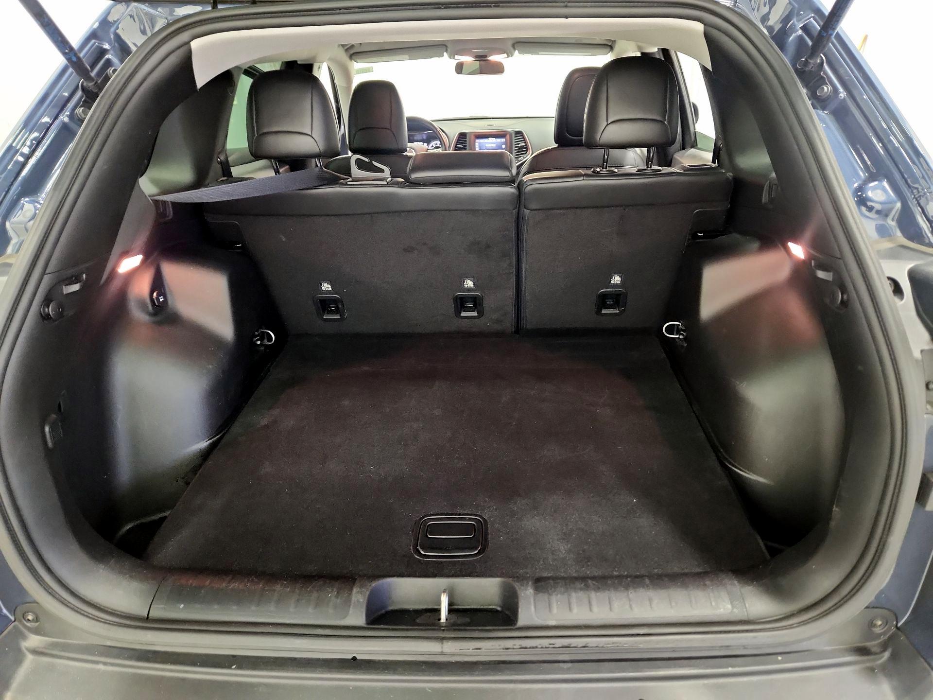 Thumbnail: 2020 Jeep Cherokee - 20