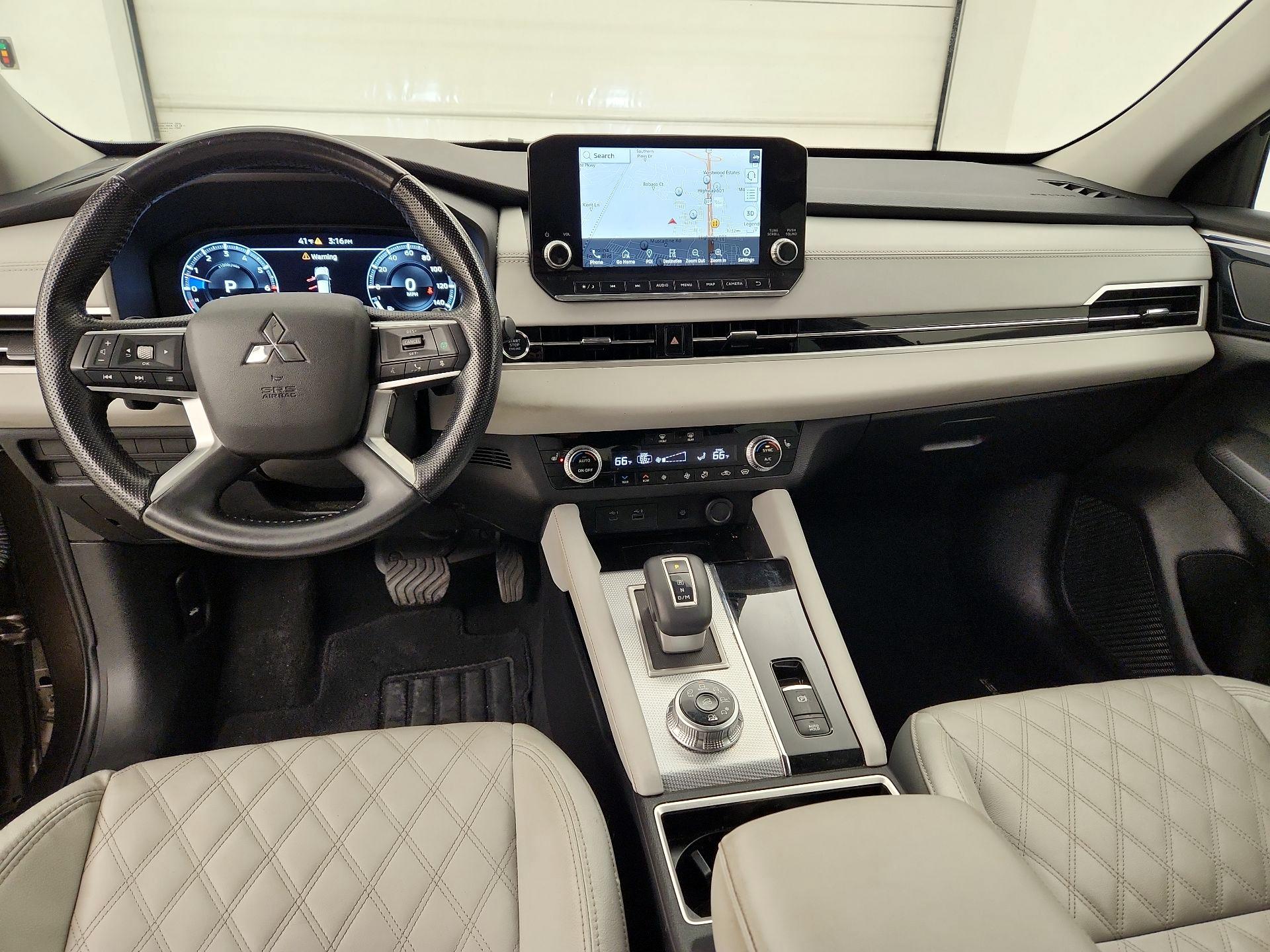 Thumbnail: 2022 Mitsubishi Outlander - 9