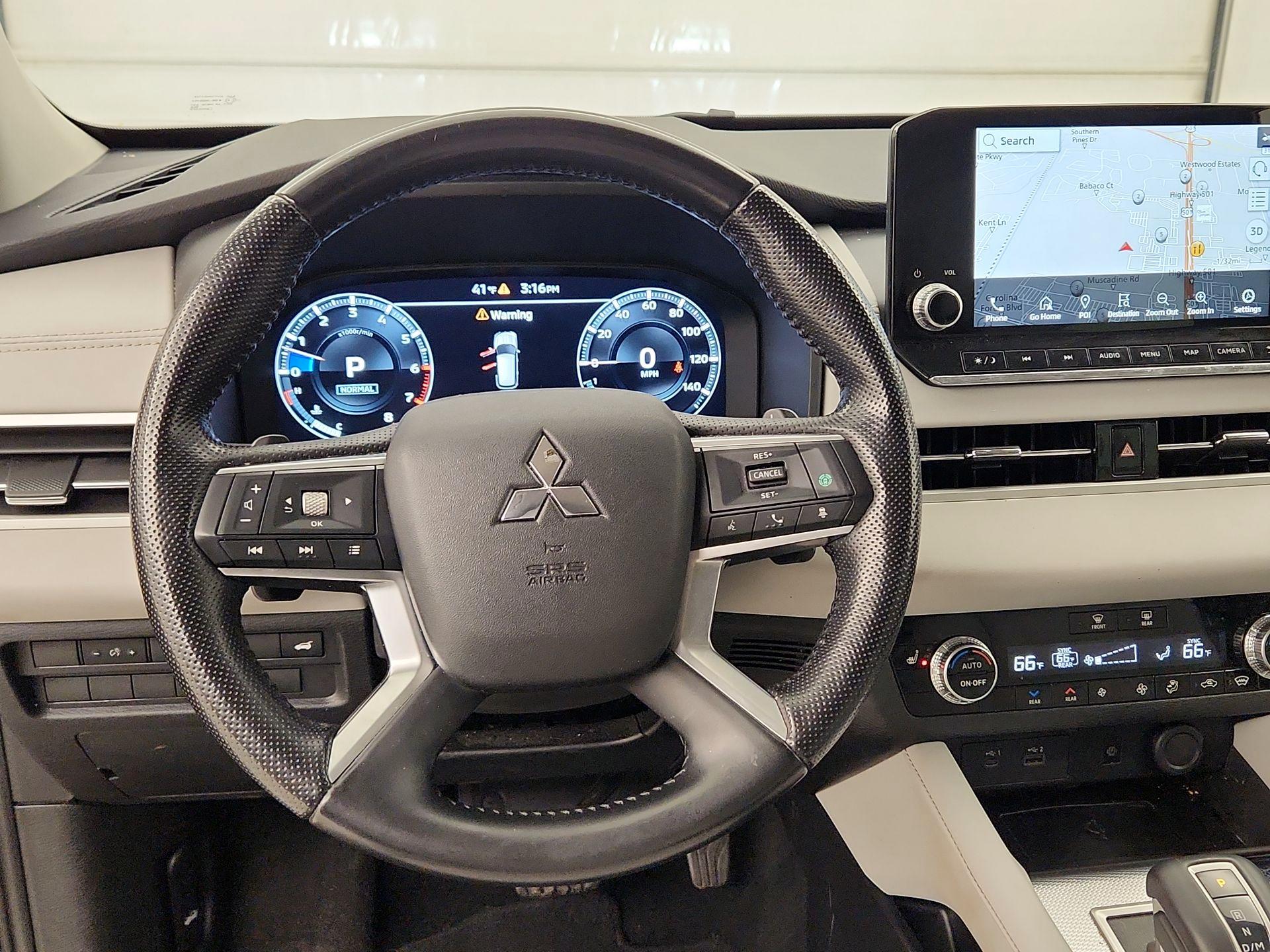 Thumbnail: 2022 Mitsubishi Outlander - 10