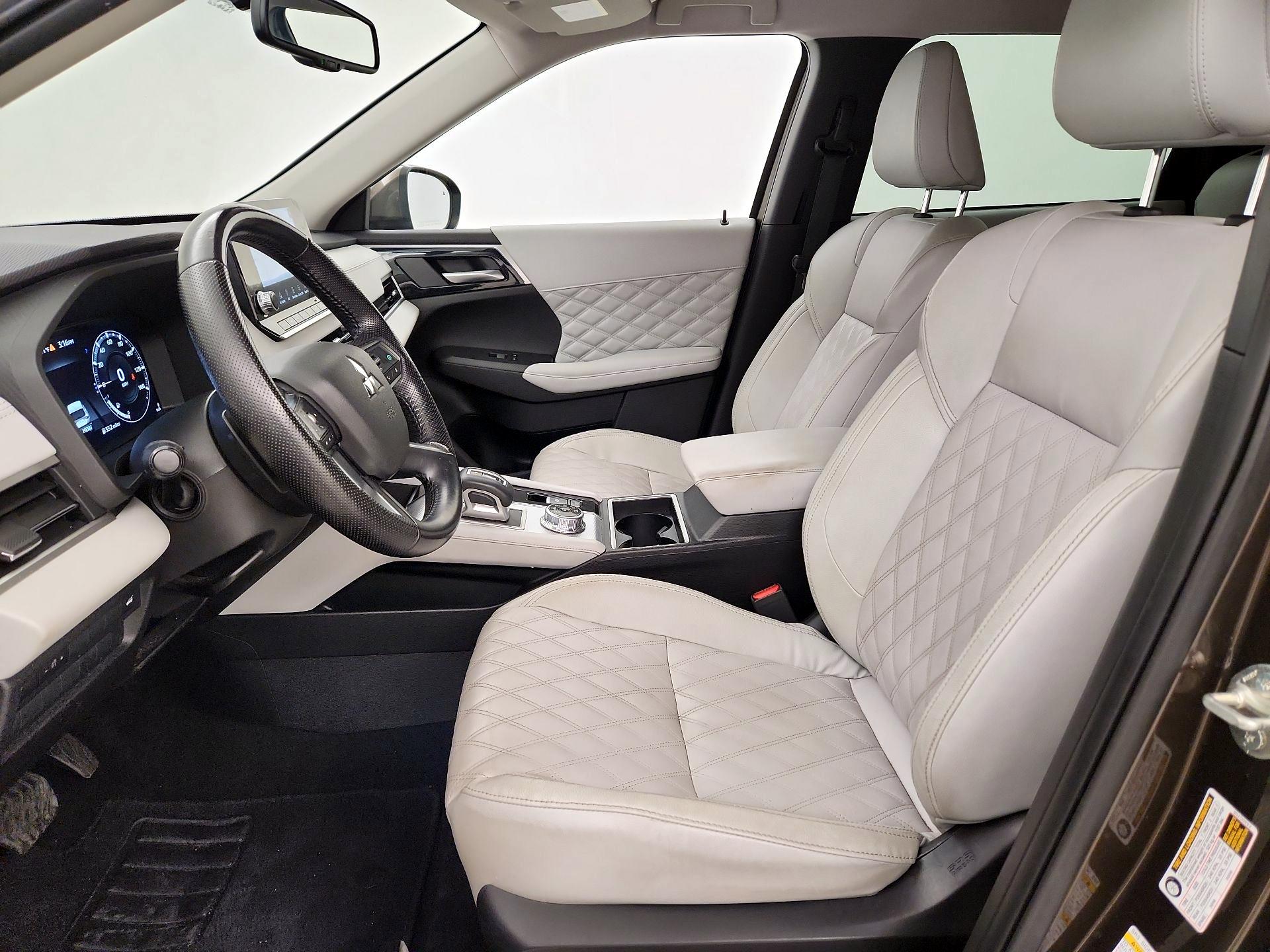 Thumbnail: 2022 Mitsubishi Outlander - 11