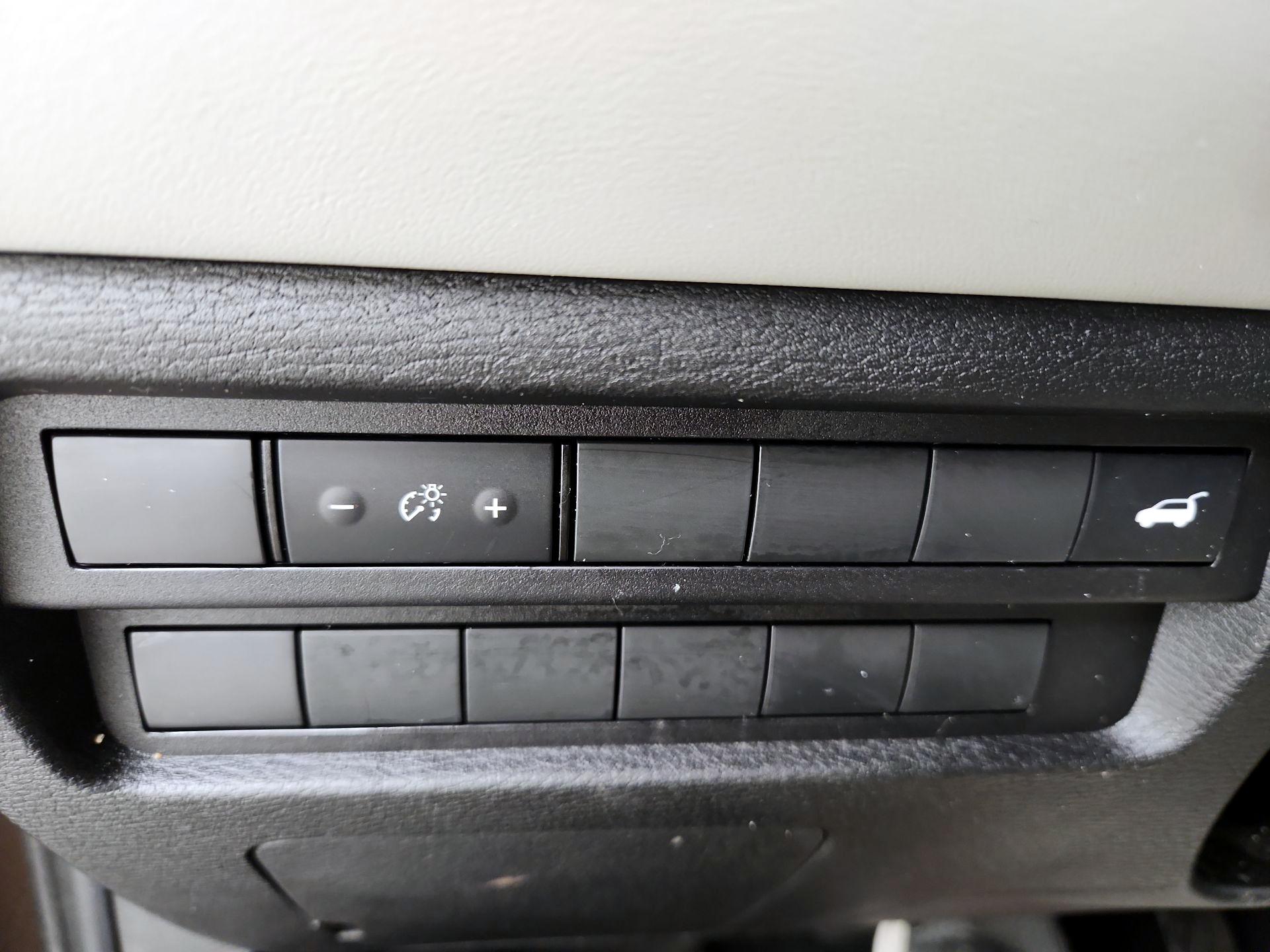 Thumbnail: 2022 Mitsubishi Outlander - 13