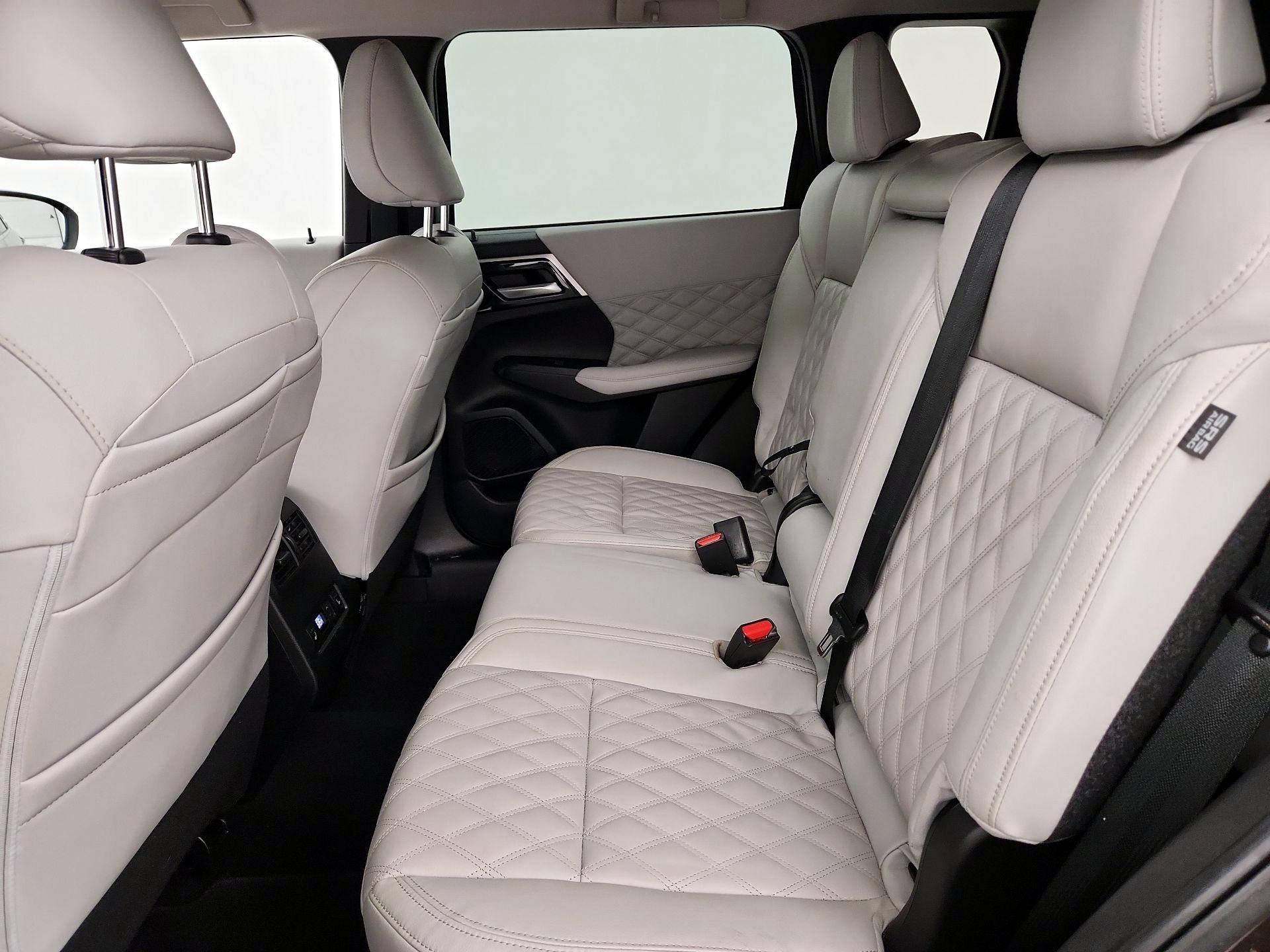 Thumbnail: 2022 Mitsubishi Outlander - 20