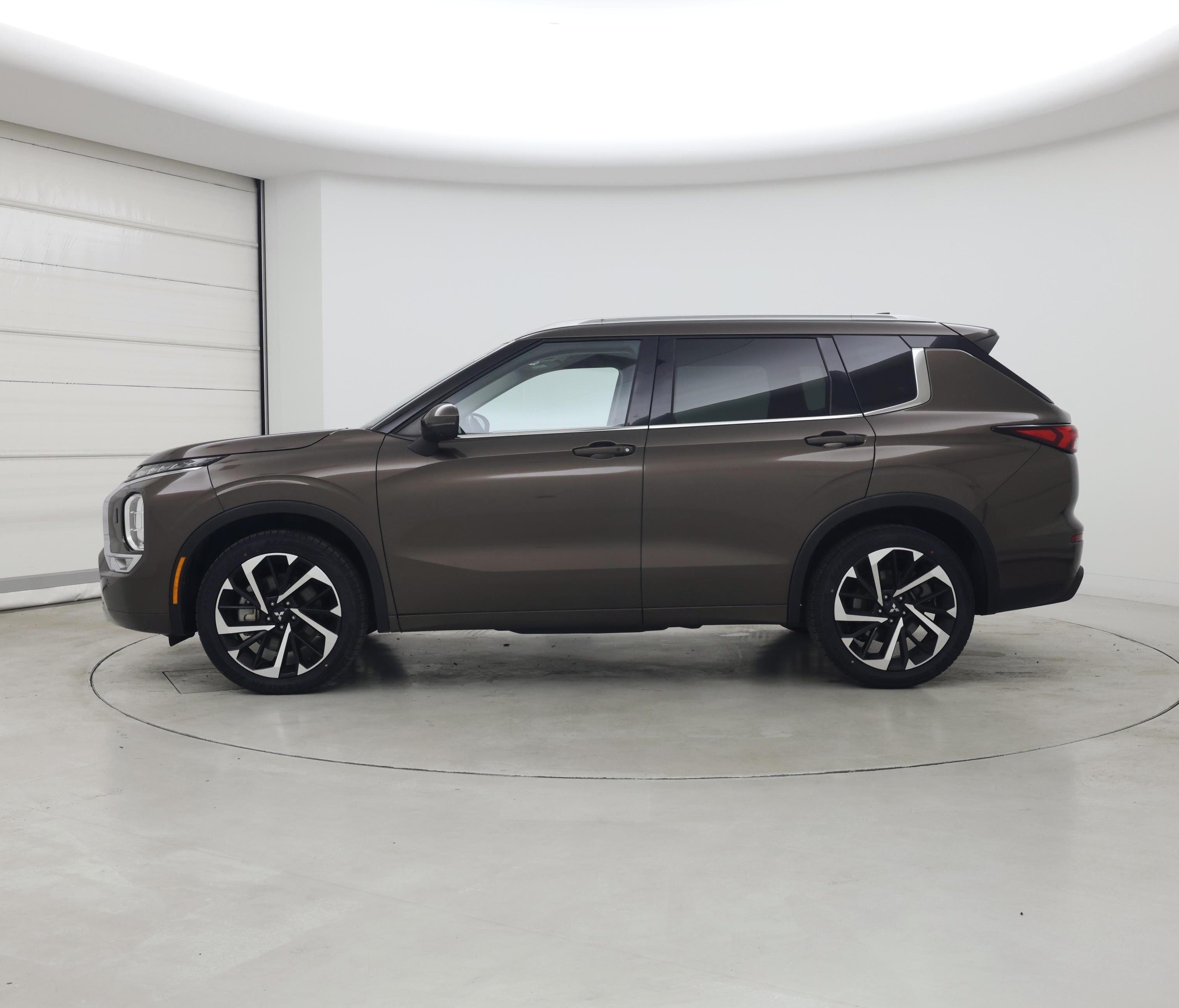Thumbnail: 2022 Mitsubishi Outlander - 3