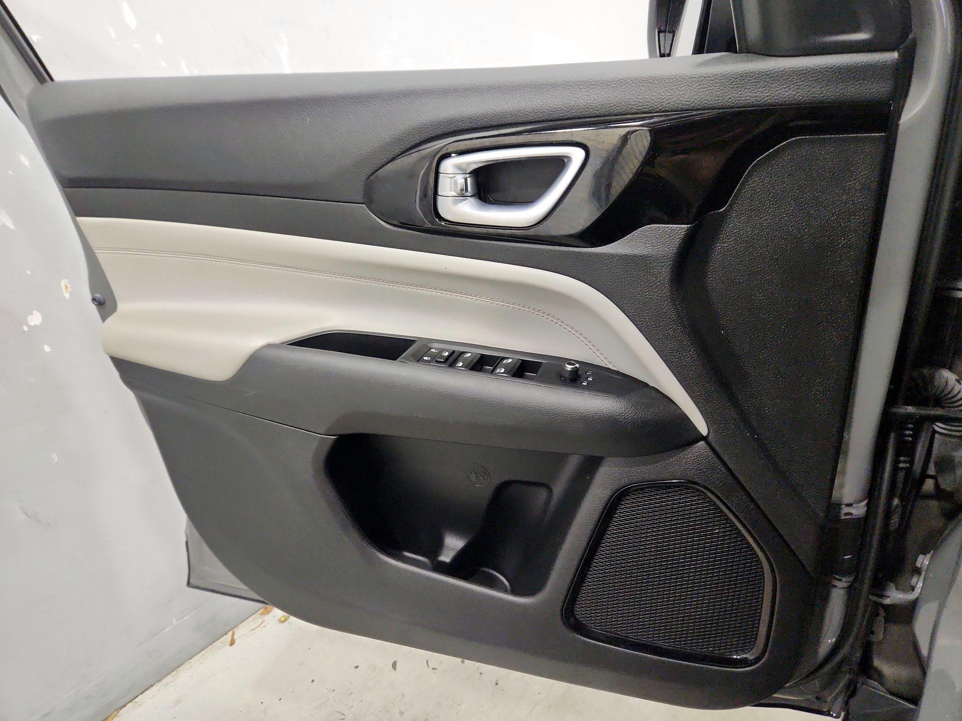 Thumbnail: 2023 Jeep Compass - 12