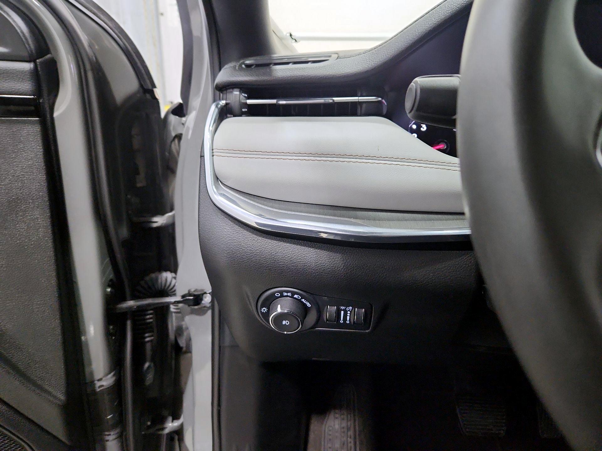 Thumbnail: 2023 Jeep Compass - 13