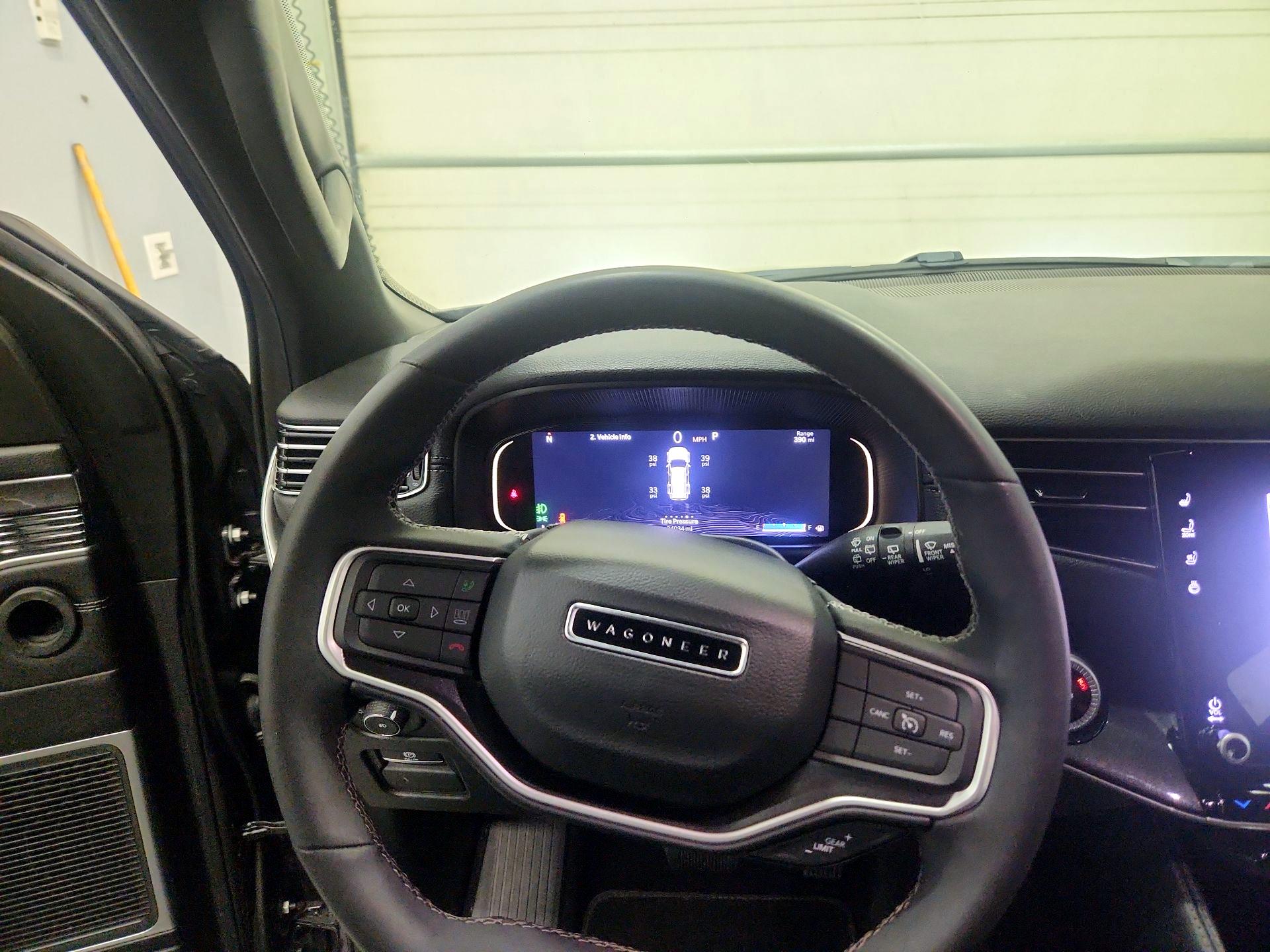 Thumbnail: 2023 Jeep Wagoneer - 10