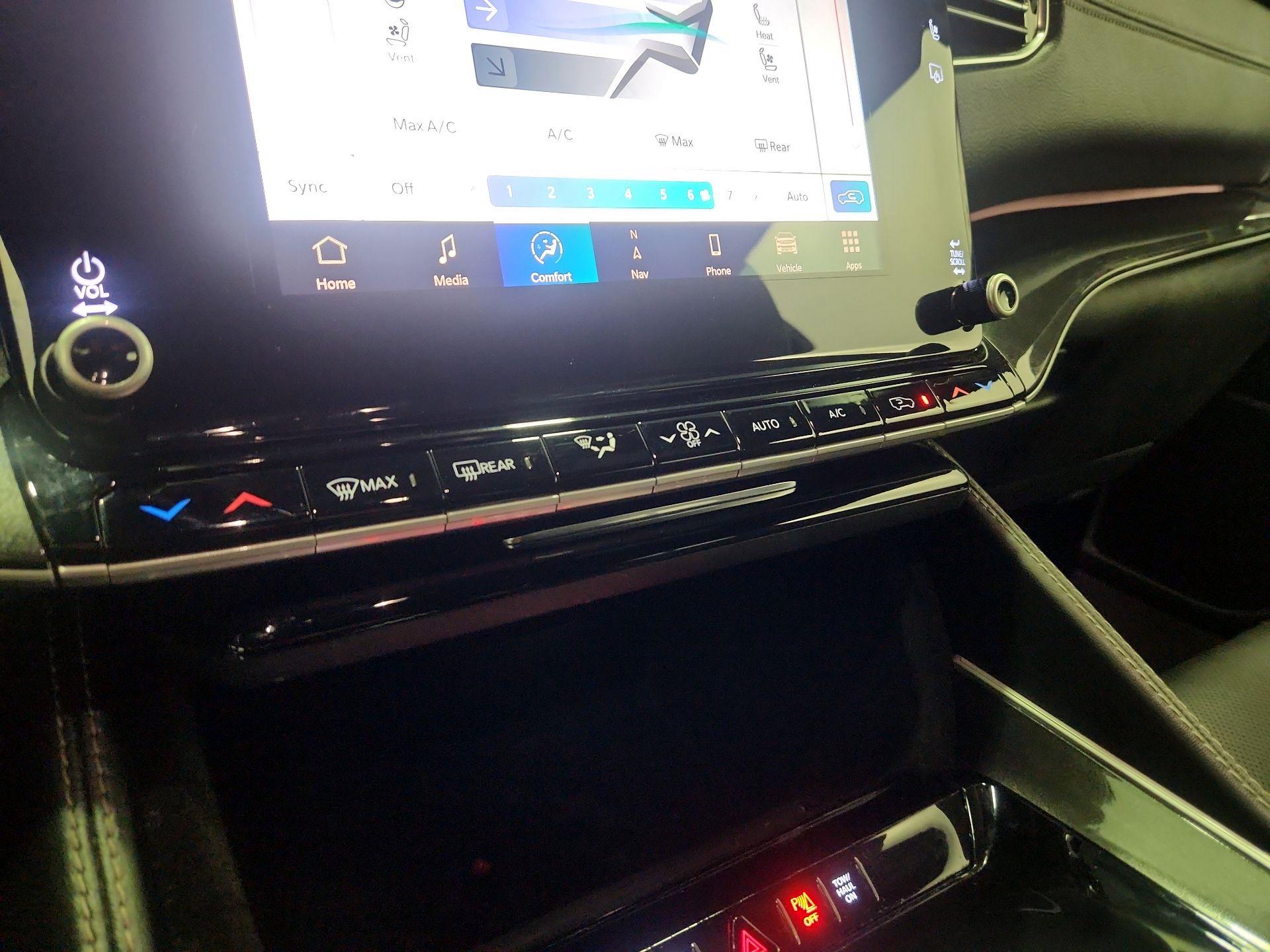 Thumbnail: 2023 Jeep Wagoneer - 17