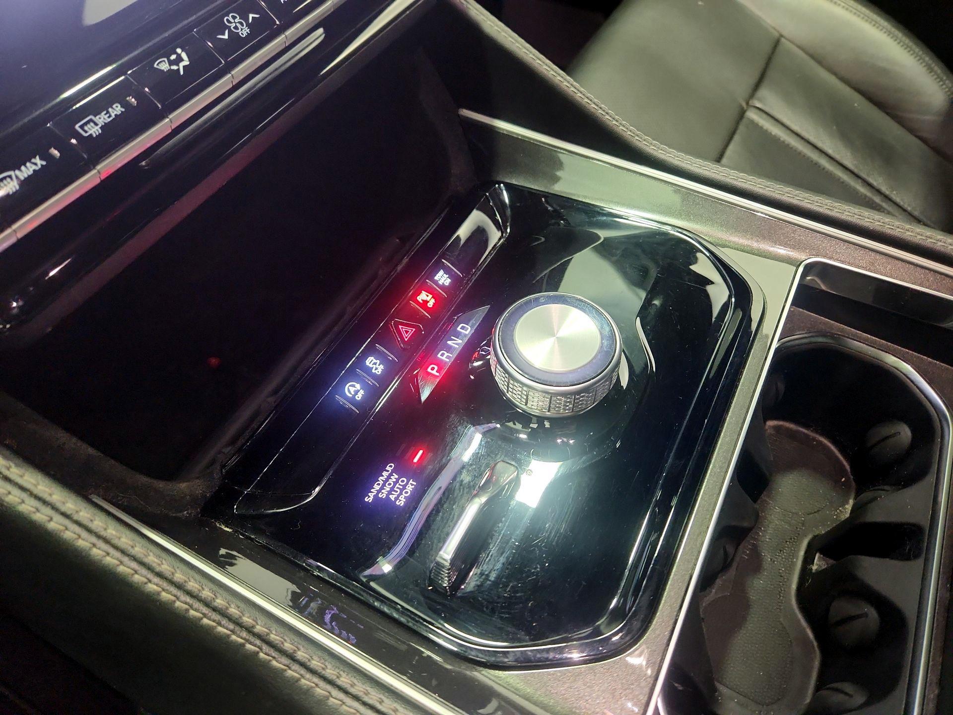 Thumbnail: 2023 Jeep Wagoneer - 18