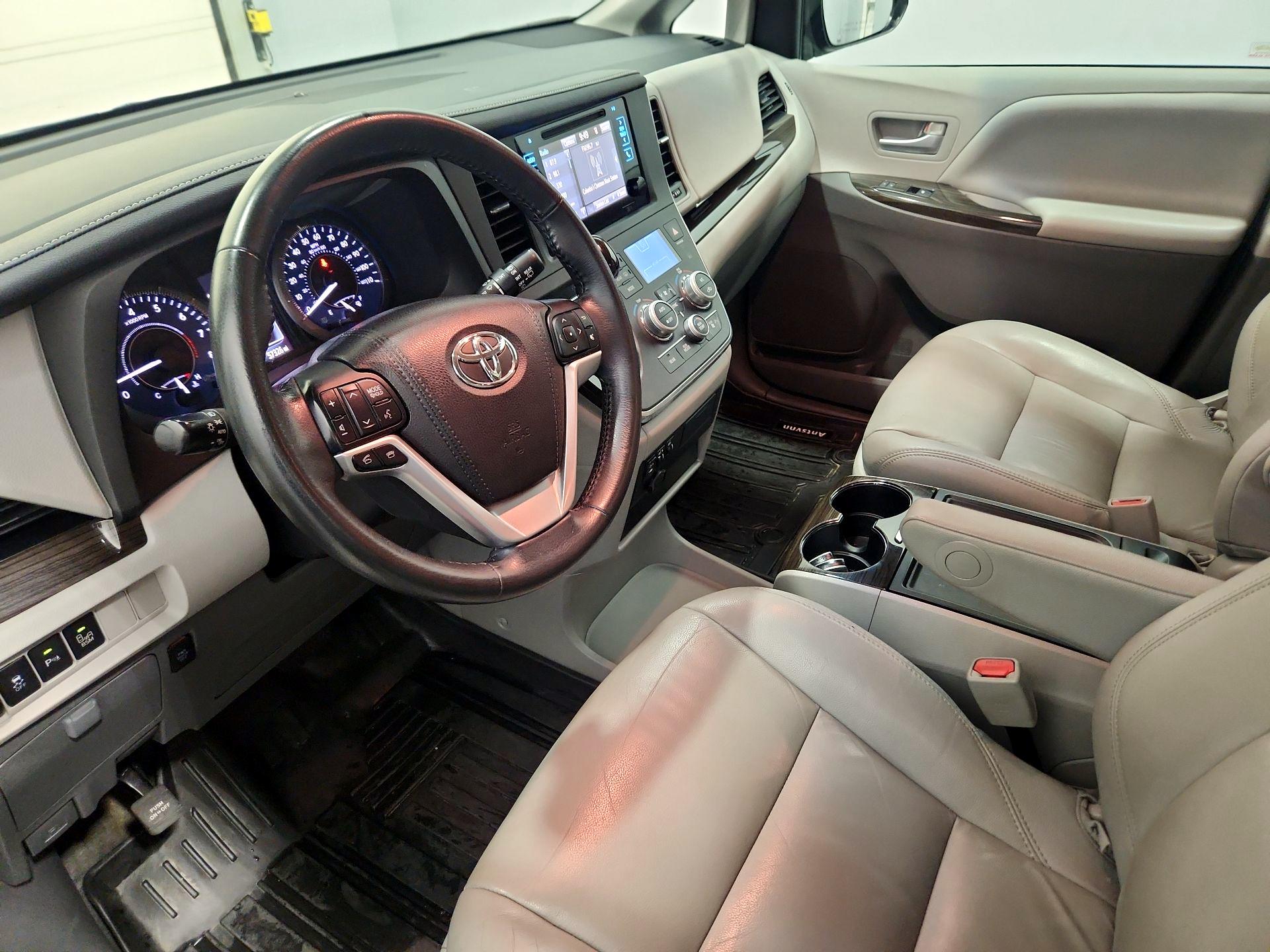 Thumbnail: 2016 Toyota Sienna - 11