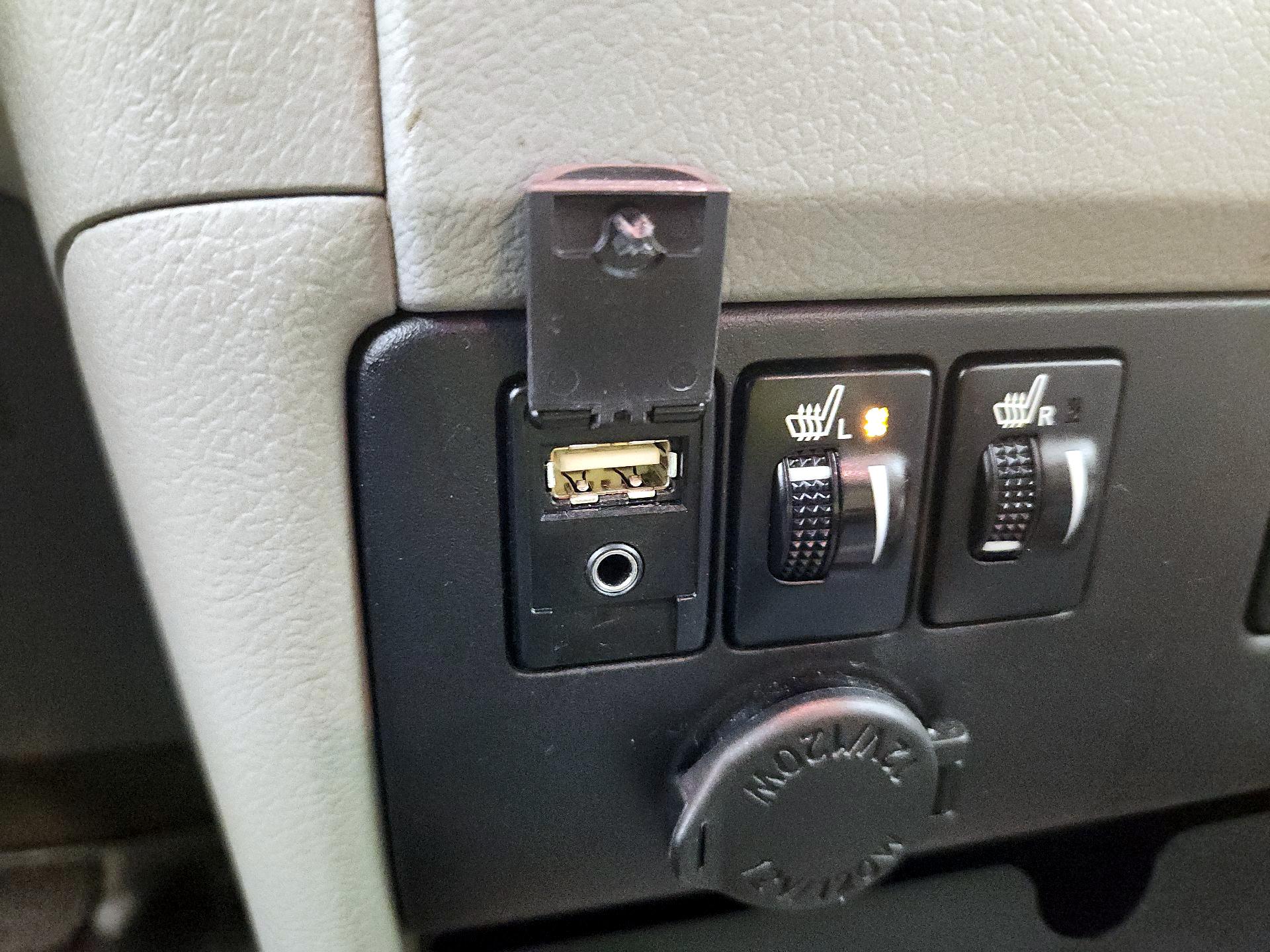 Thumbnail: 2016 Toyota Sienna - 18