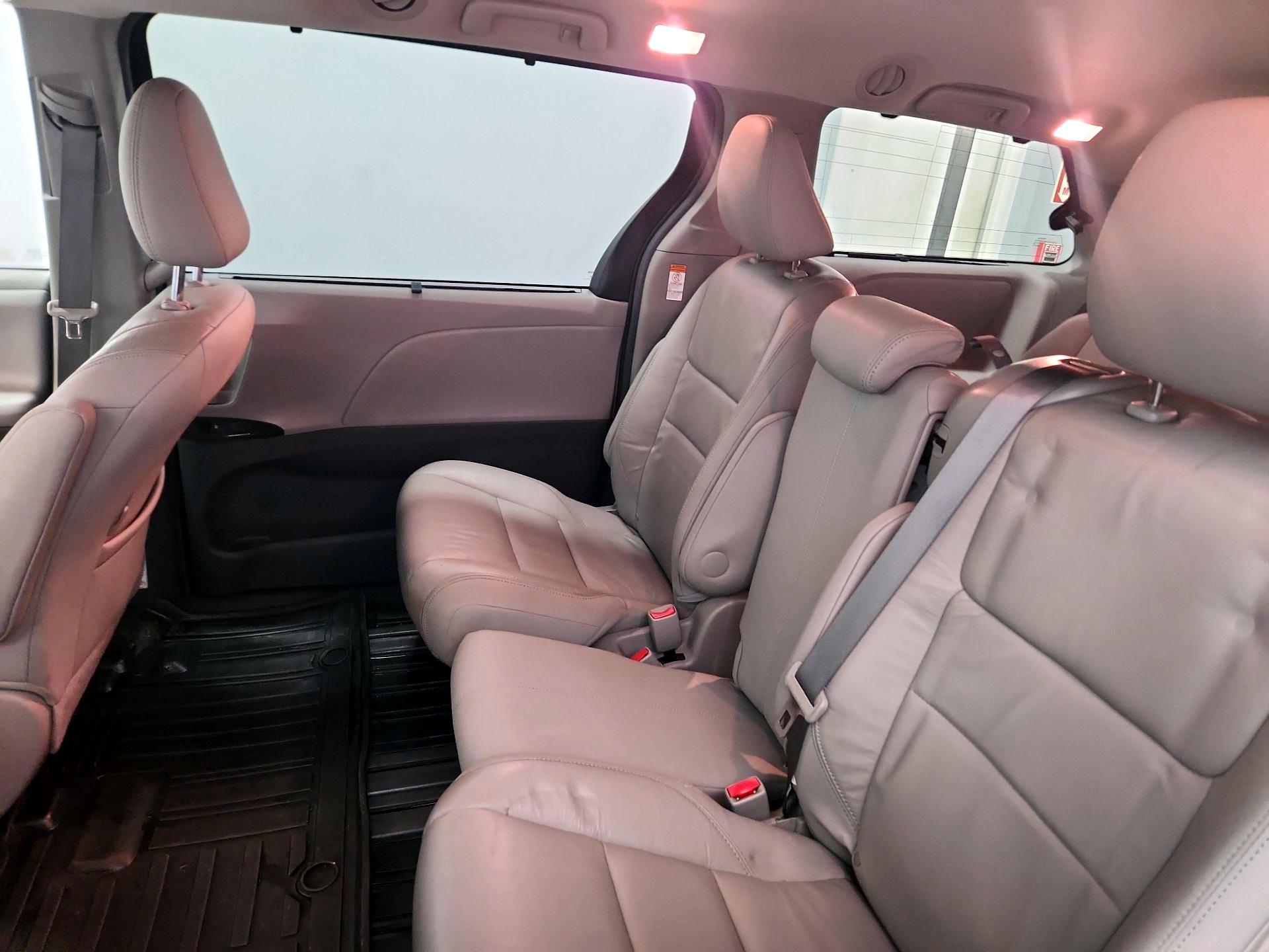 Thumbnail: 2016 Toyota Sienna - 20