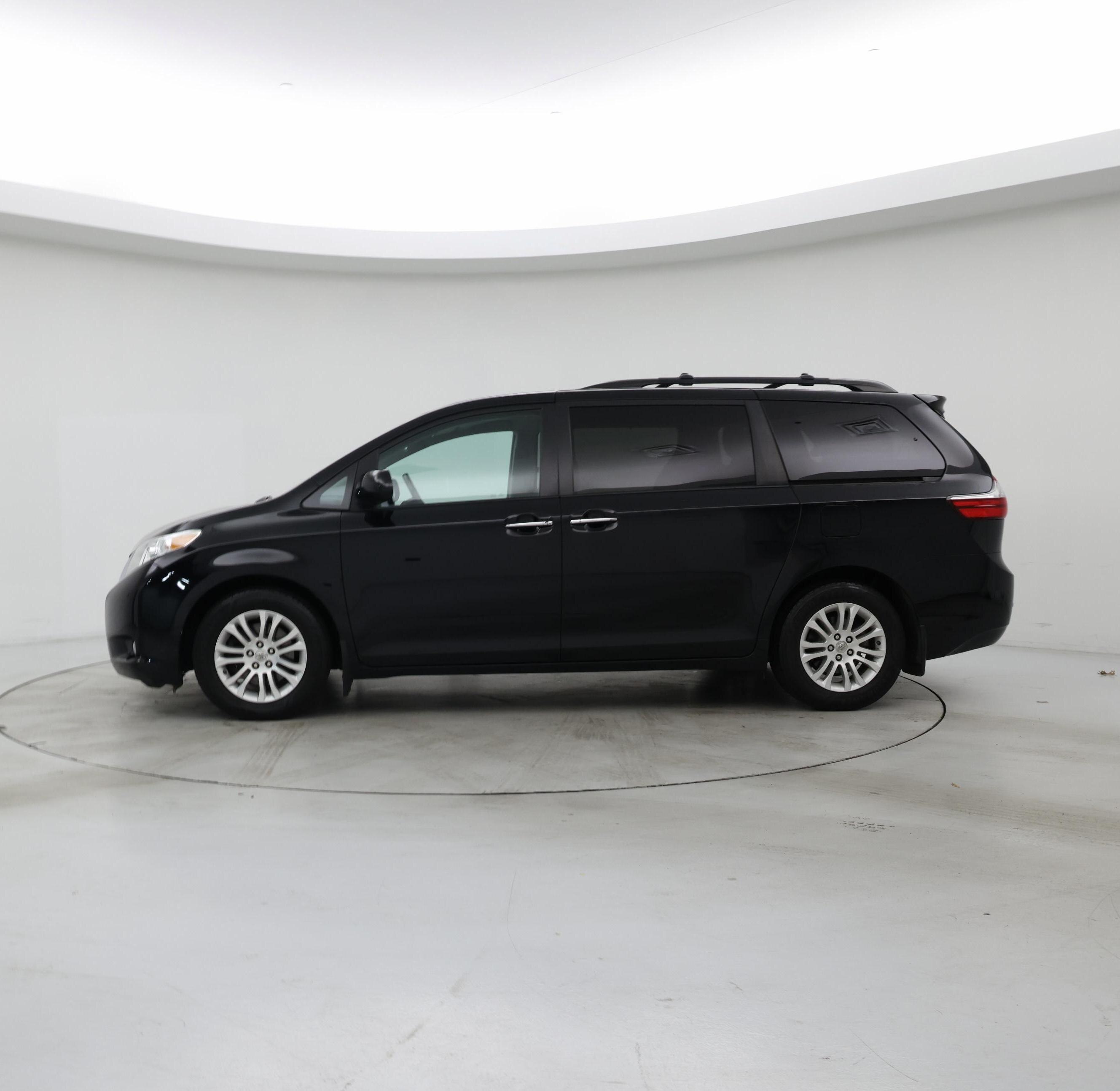 Thumbnail: 2016 Toyota Sienna - 3