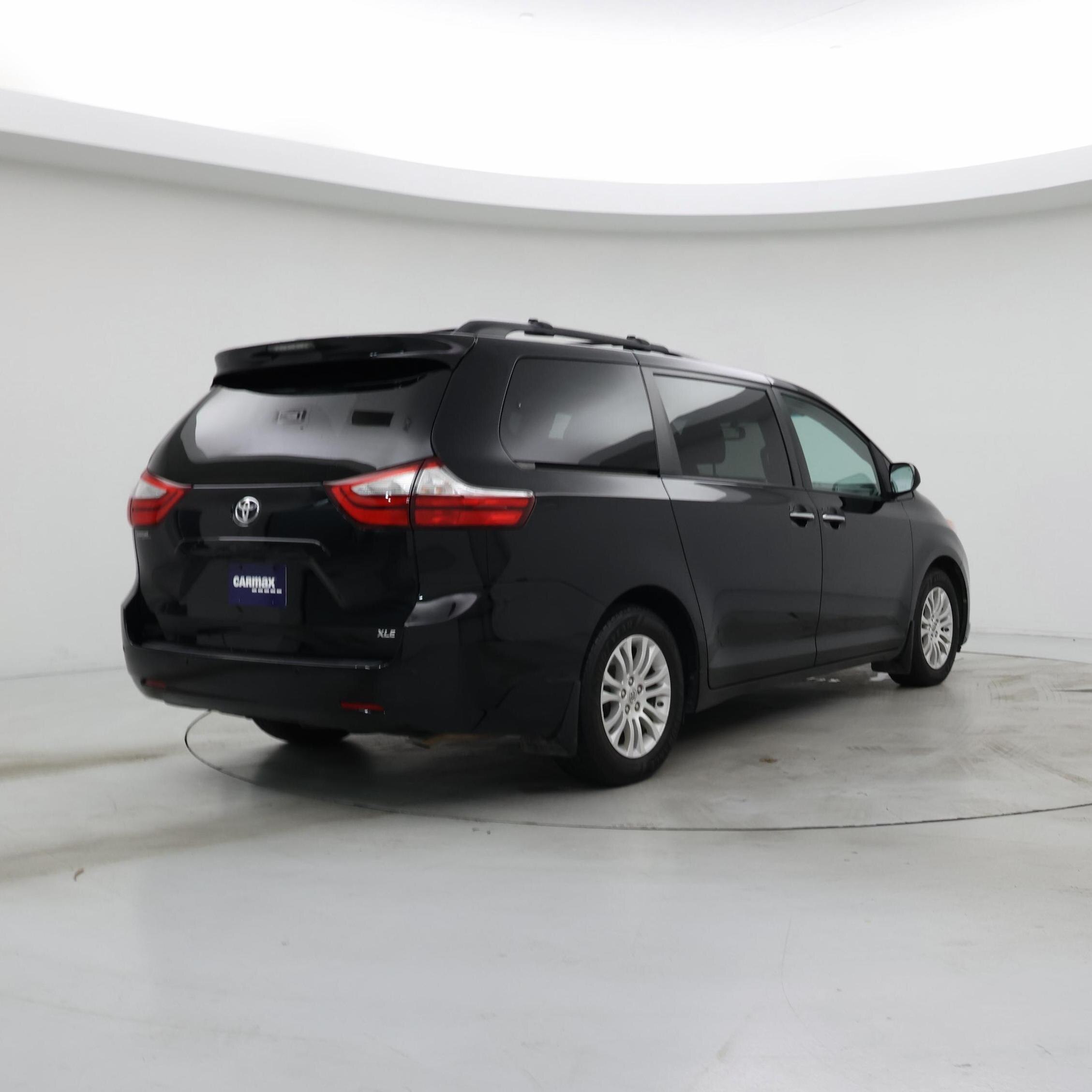 Thumbnail: 2016 Toyota Sienna - 8
