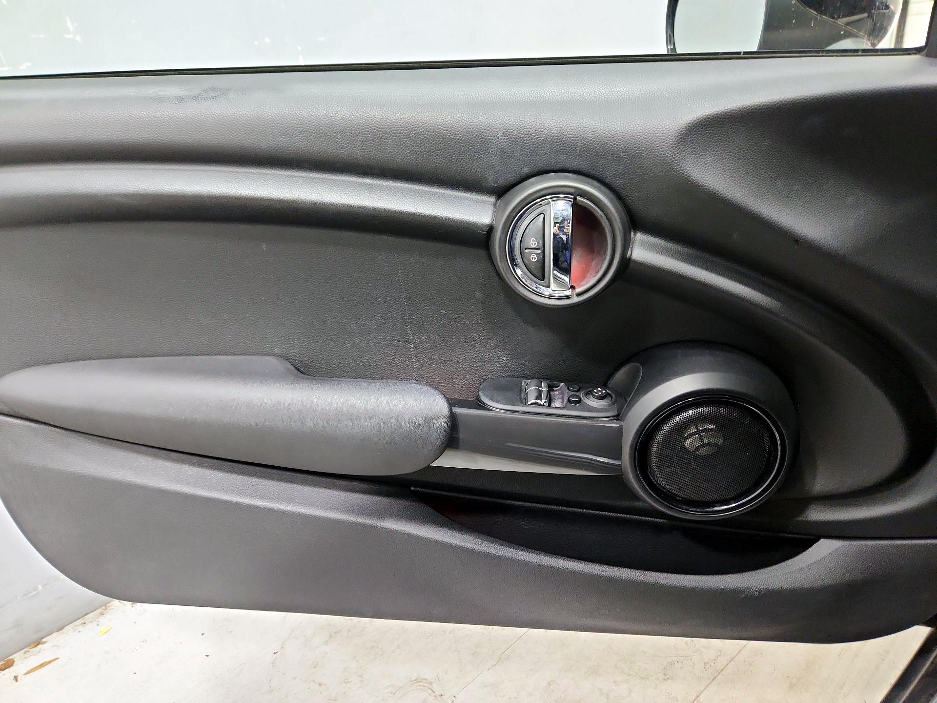 Thumbnail: 2015 MINI Cooper Hardtop - 12