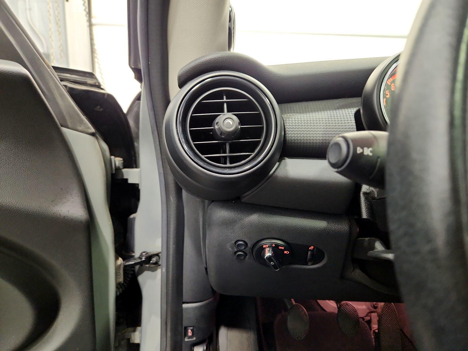 Thumbnail: 2015 MINI Cooper Hardtop - 13