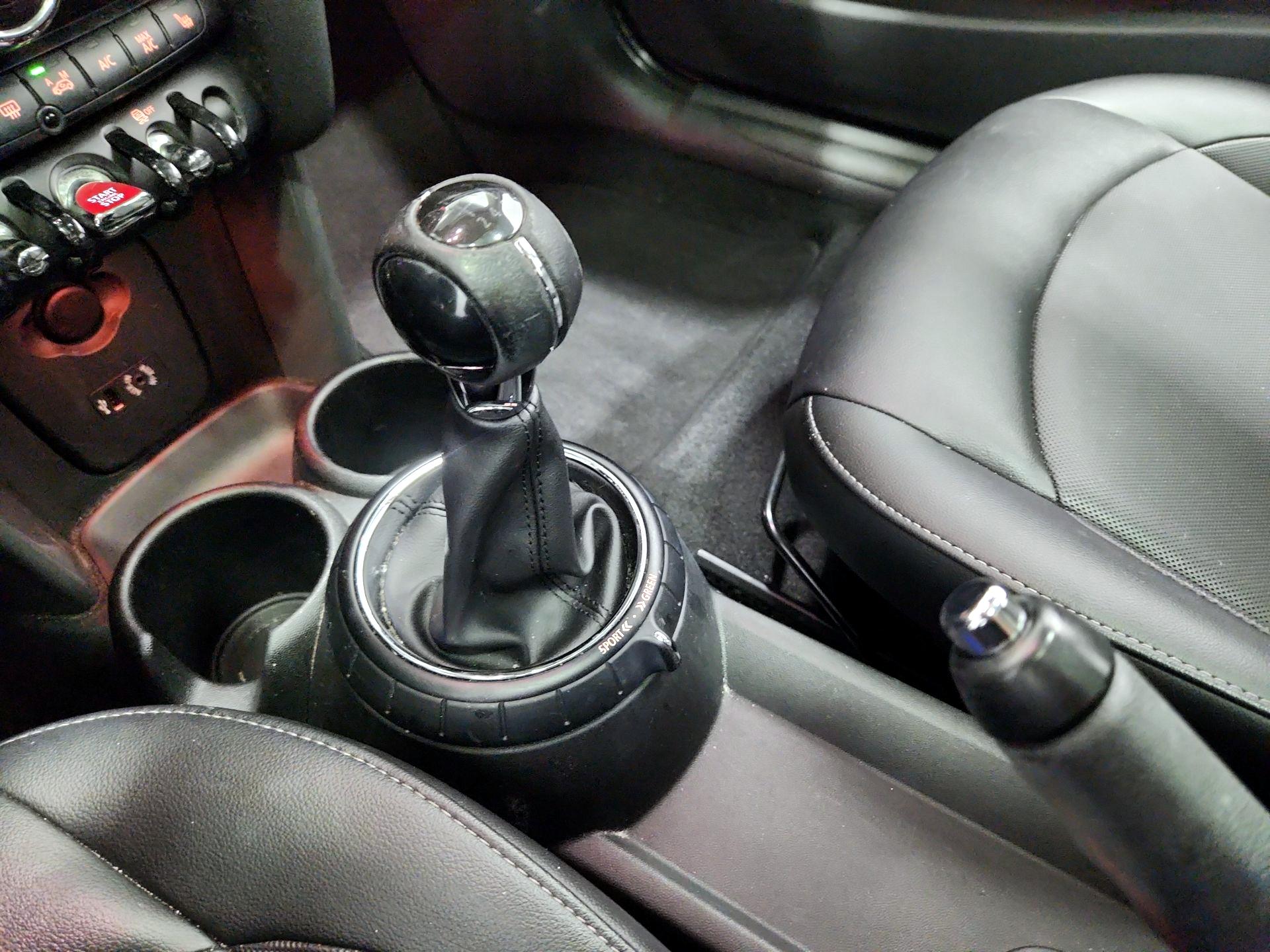 Thumbnail: 2015 MINI Cooper Hardtop - 16