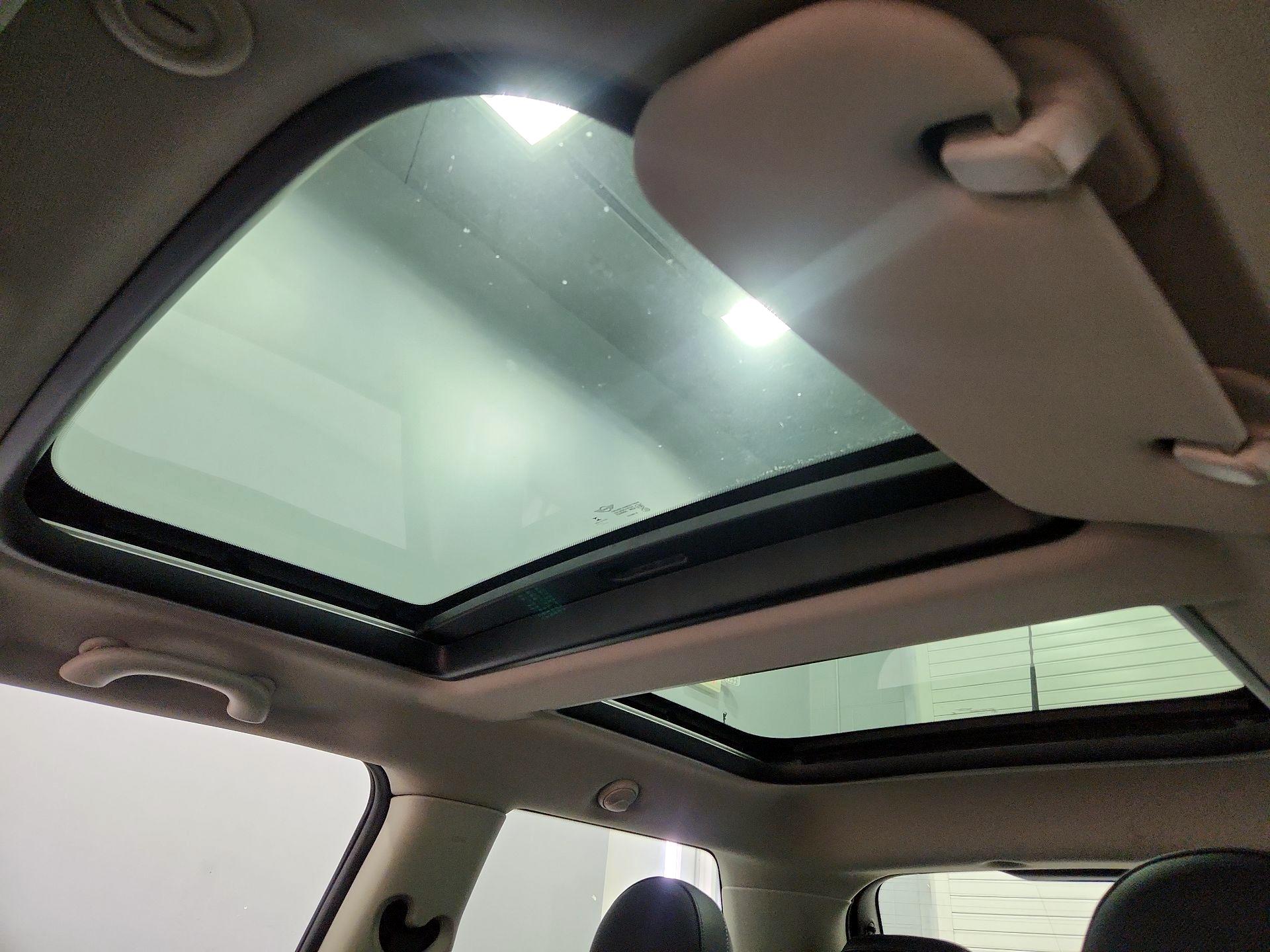 Thumbnail: 2015 MINI Cooper Hardtop - 18