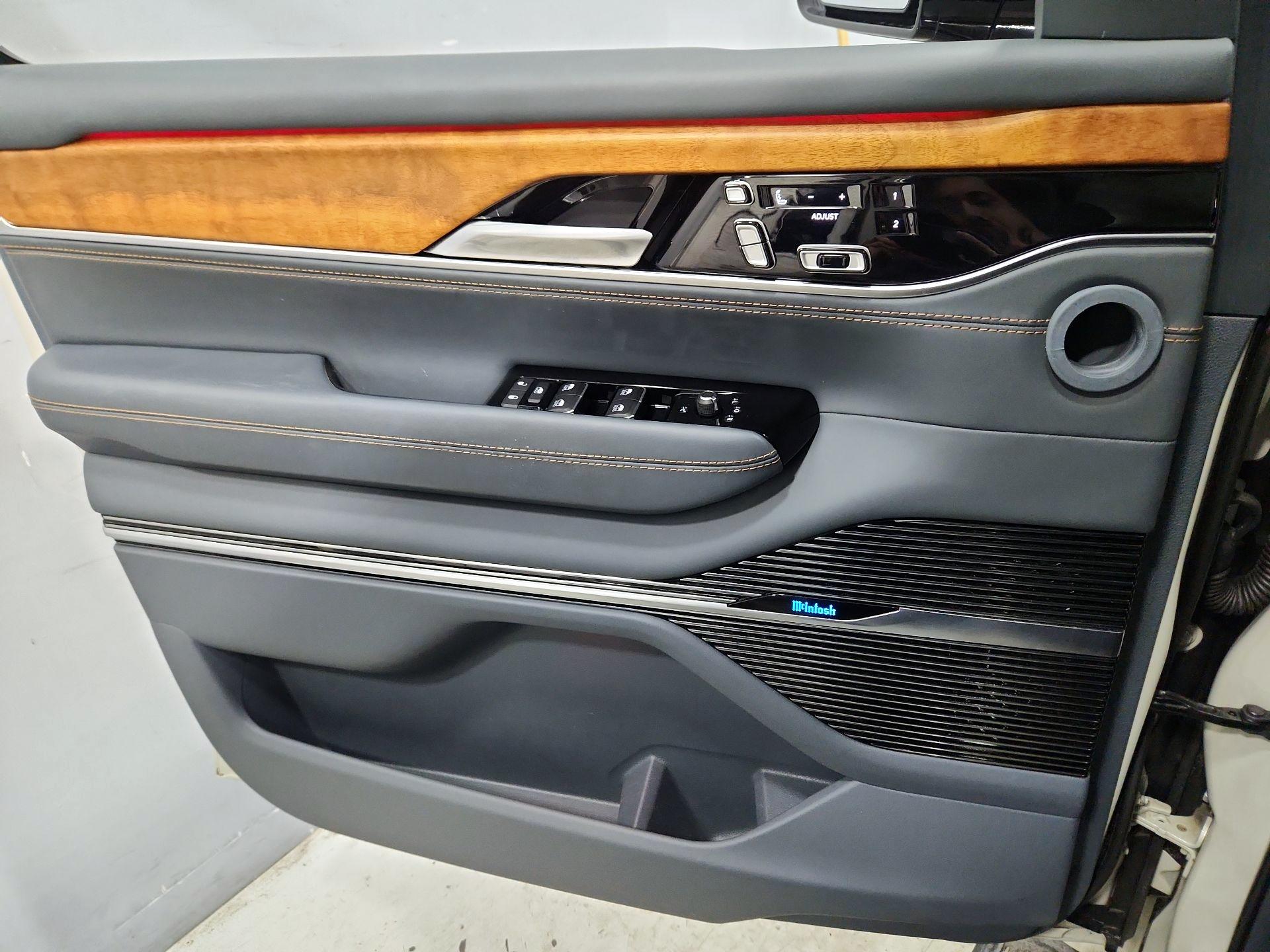 Thumbnail: 2022 Jeep Grand Wagoneer - 12