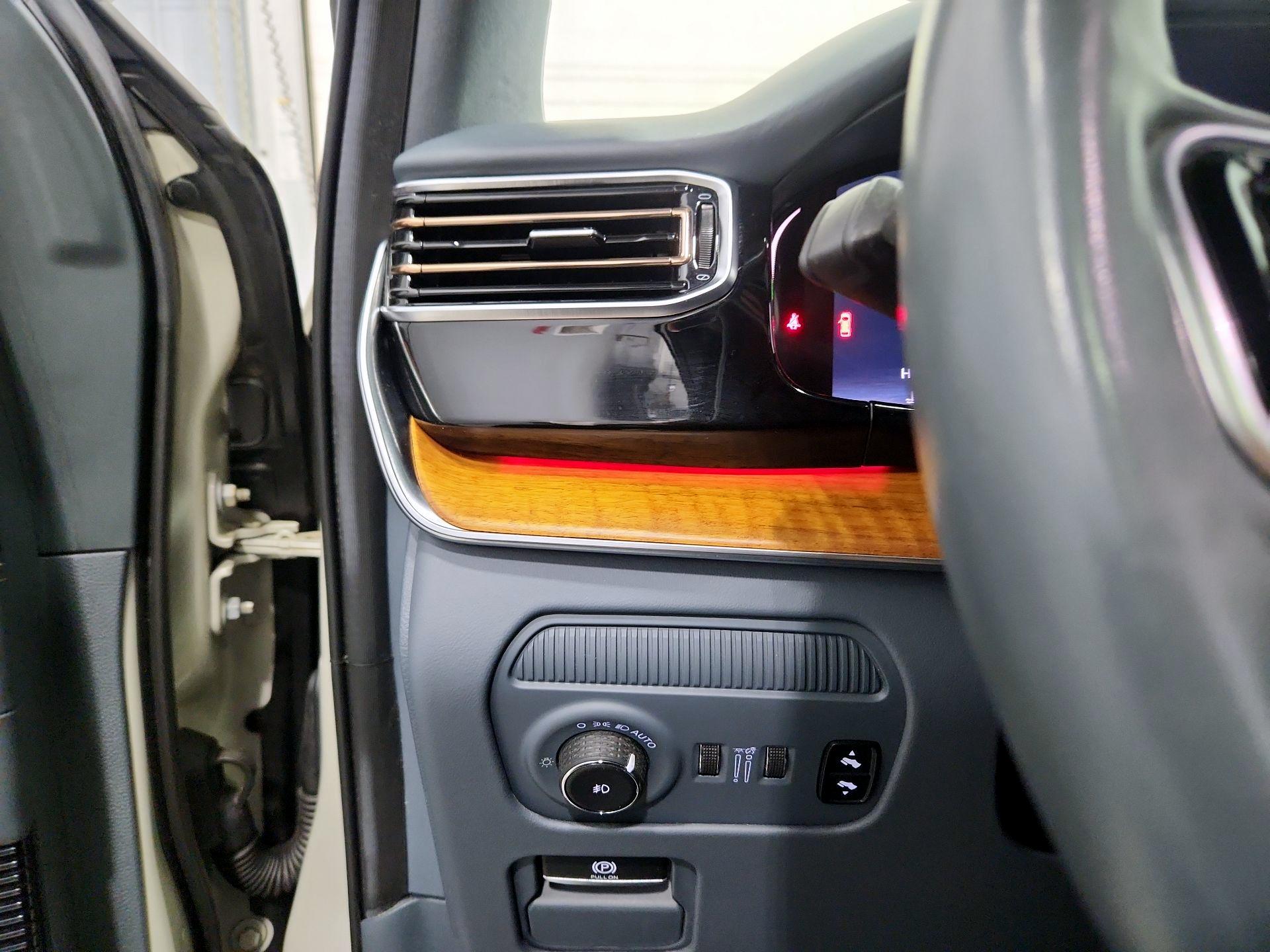 Thumbnail: 2022 Jeep Grand Wagoneer - 13