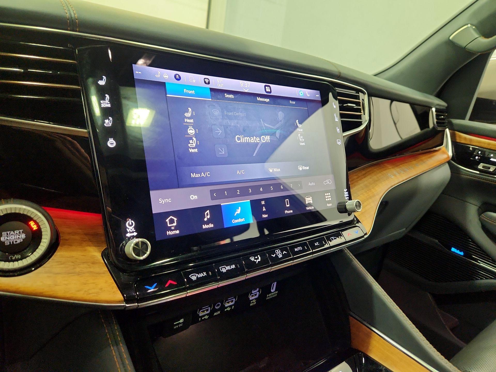 Thumbnail: 2022 Jeep Grand Wagoneer - 17