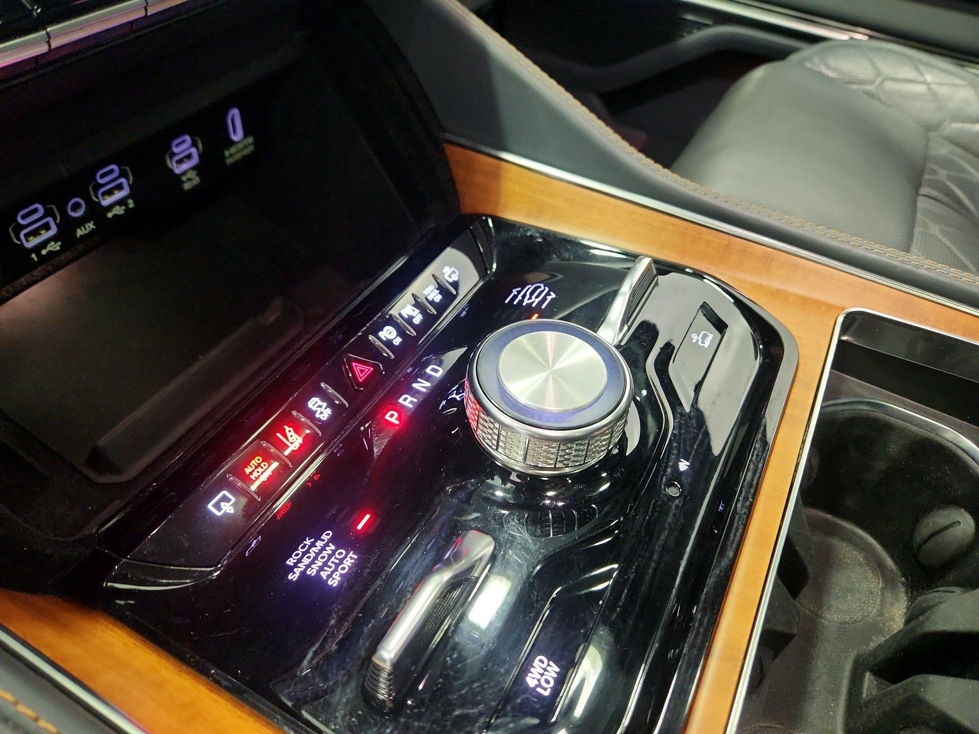 Thumbnail: 2022 Jeep Grand Wagoneer - 18