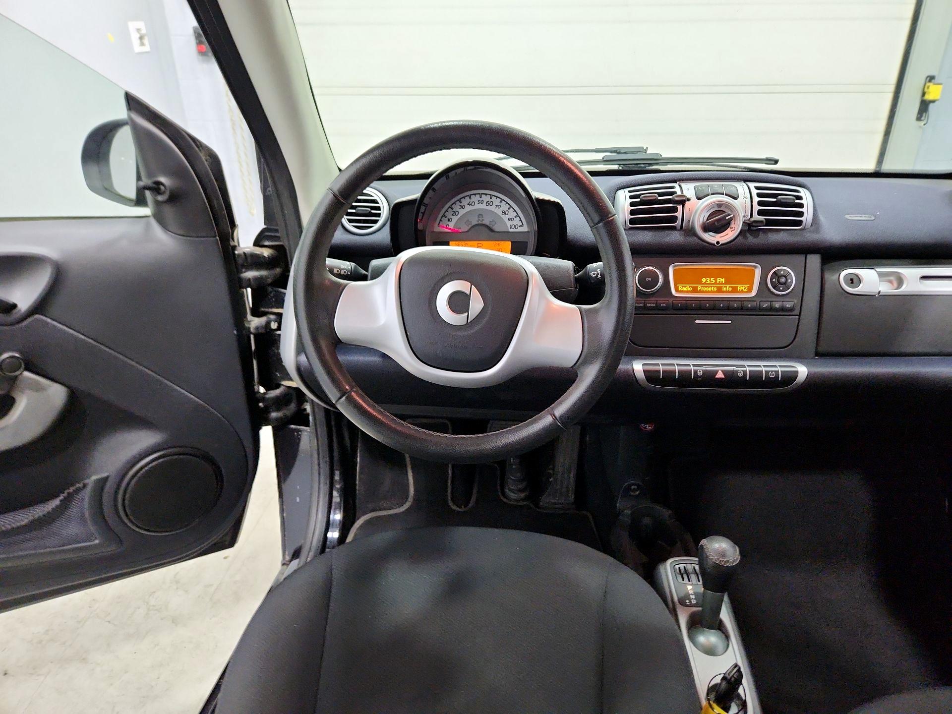 Thumbnail: 2015 smart fortwo - 10
