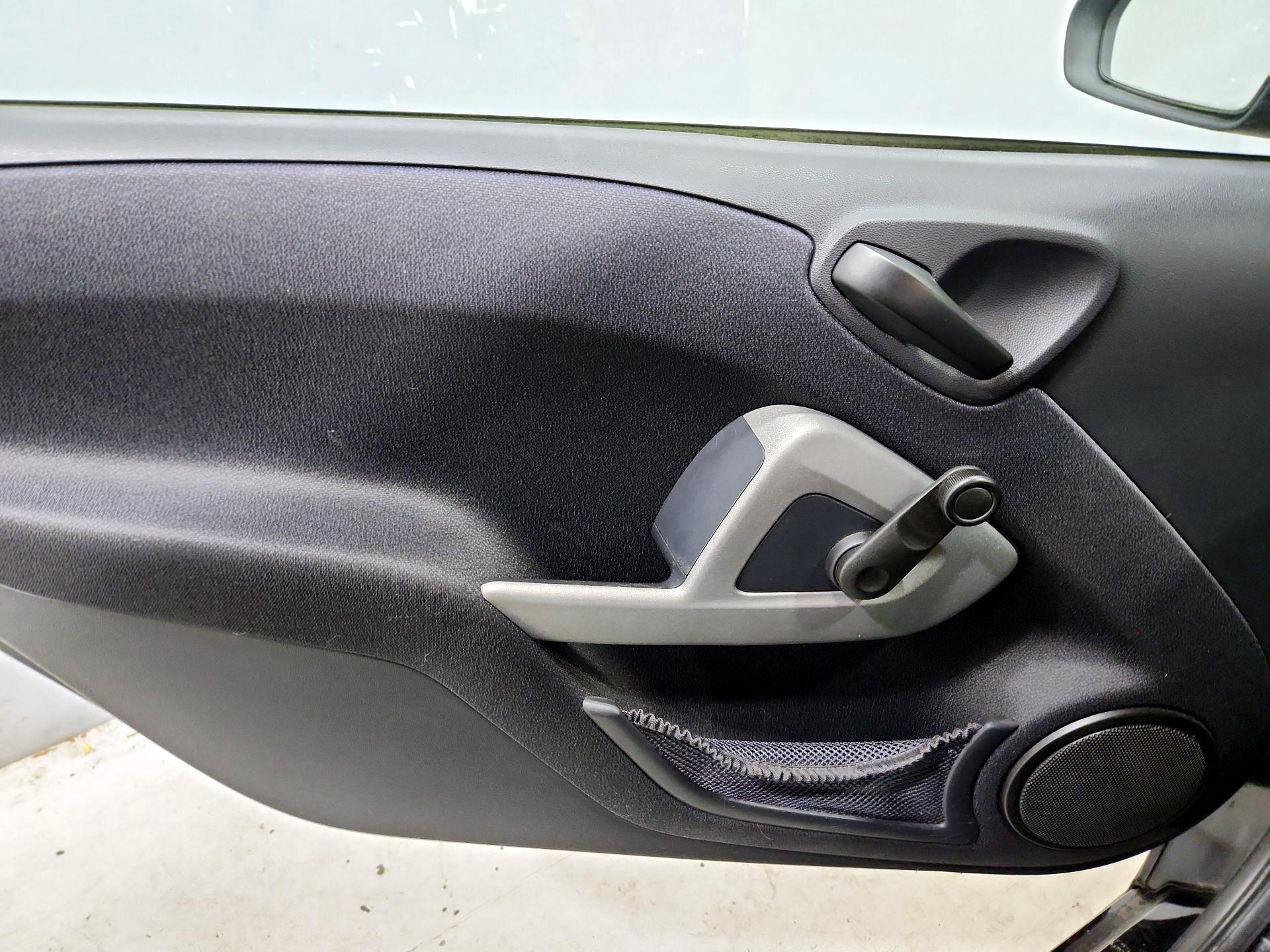 Thumbnail: 2015 smart fortwo - 12