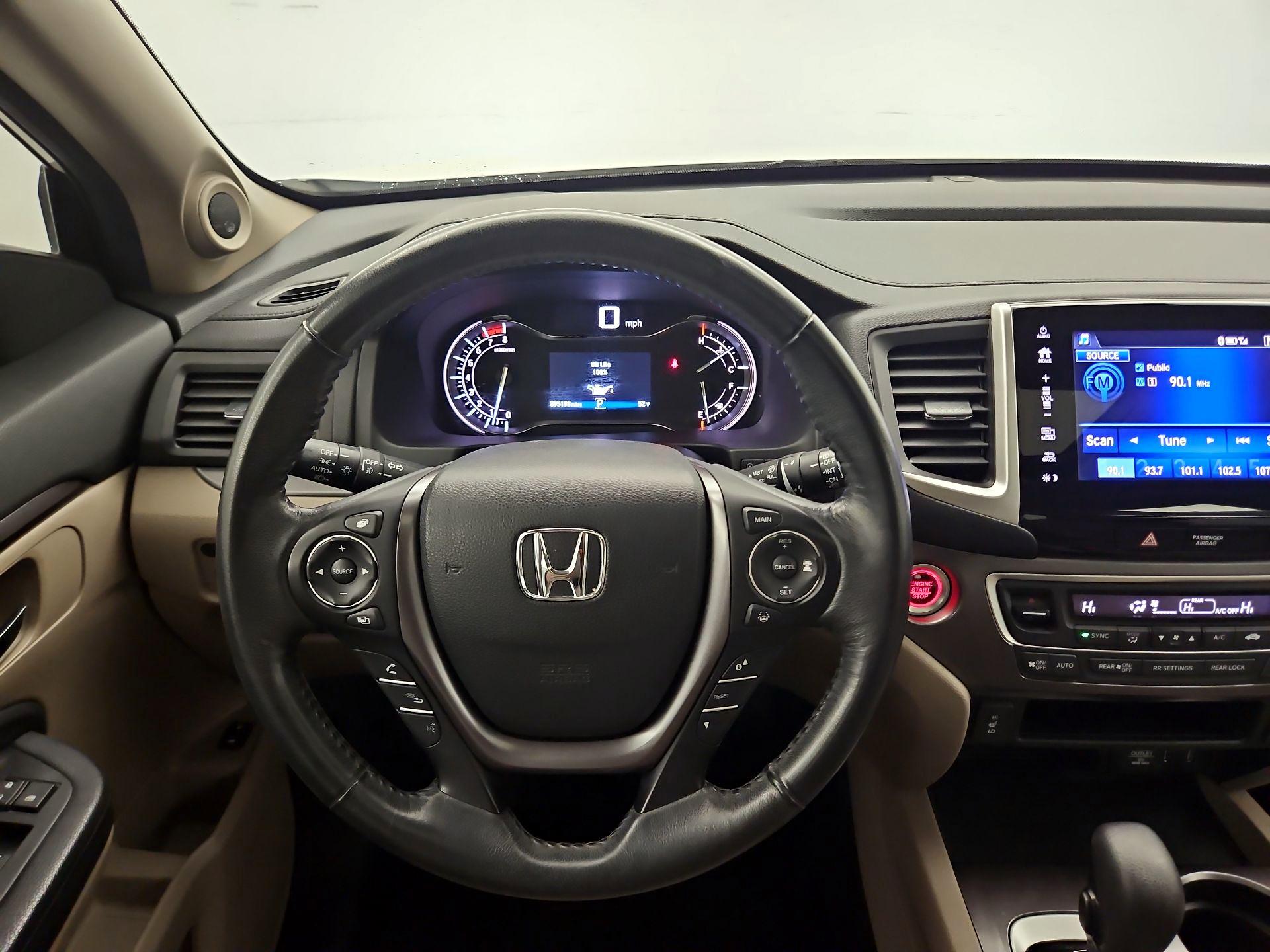 Thumbnail: 2017 Honda Pilot - 10