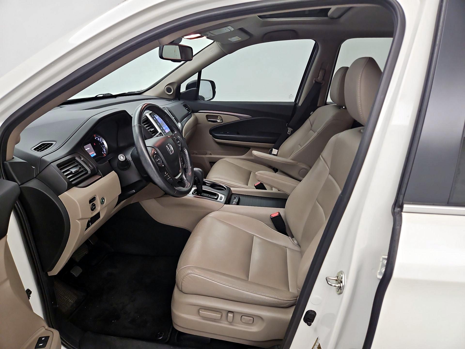 Thumbnail: 2017 Honda Pilot - 11