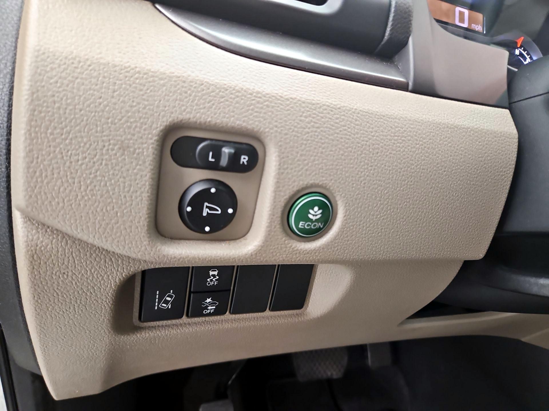 Thumbnail: 2017 Honda Pilot - 13