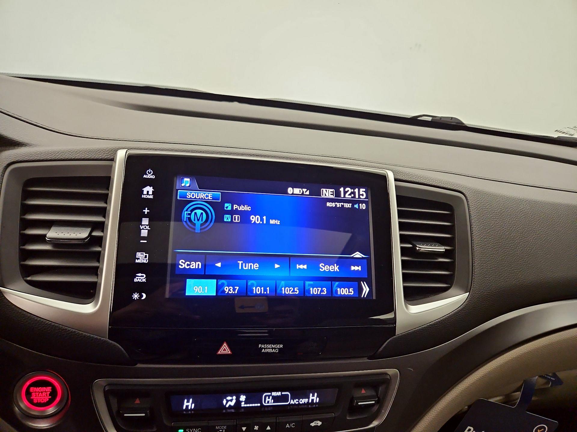 Thumbnail: 2017 Honda Pilot - 15