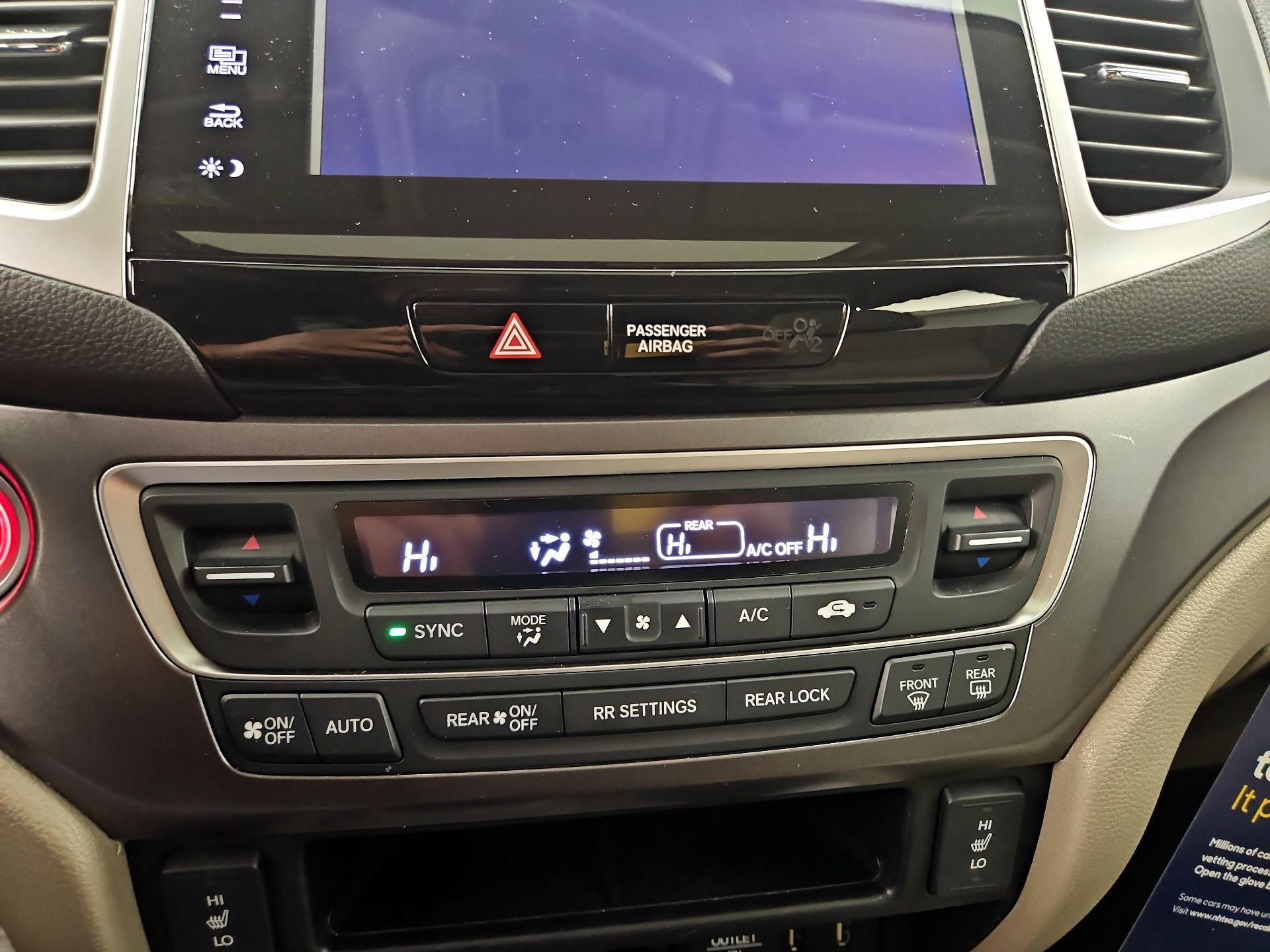 Thumbnail: 2017 Honda Pilot - 16