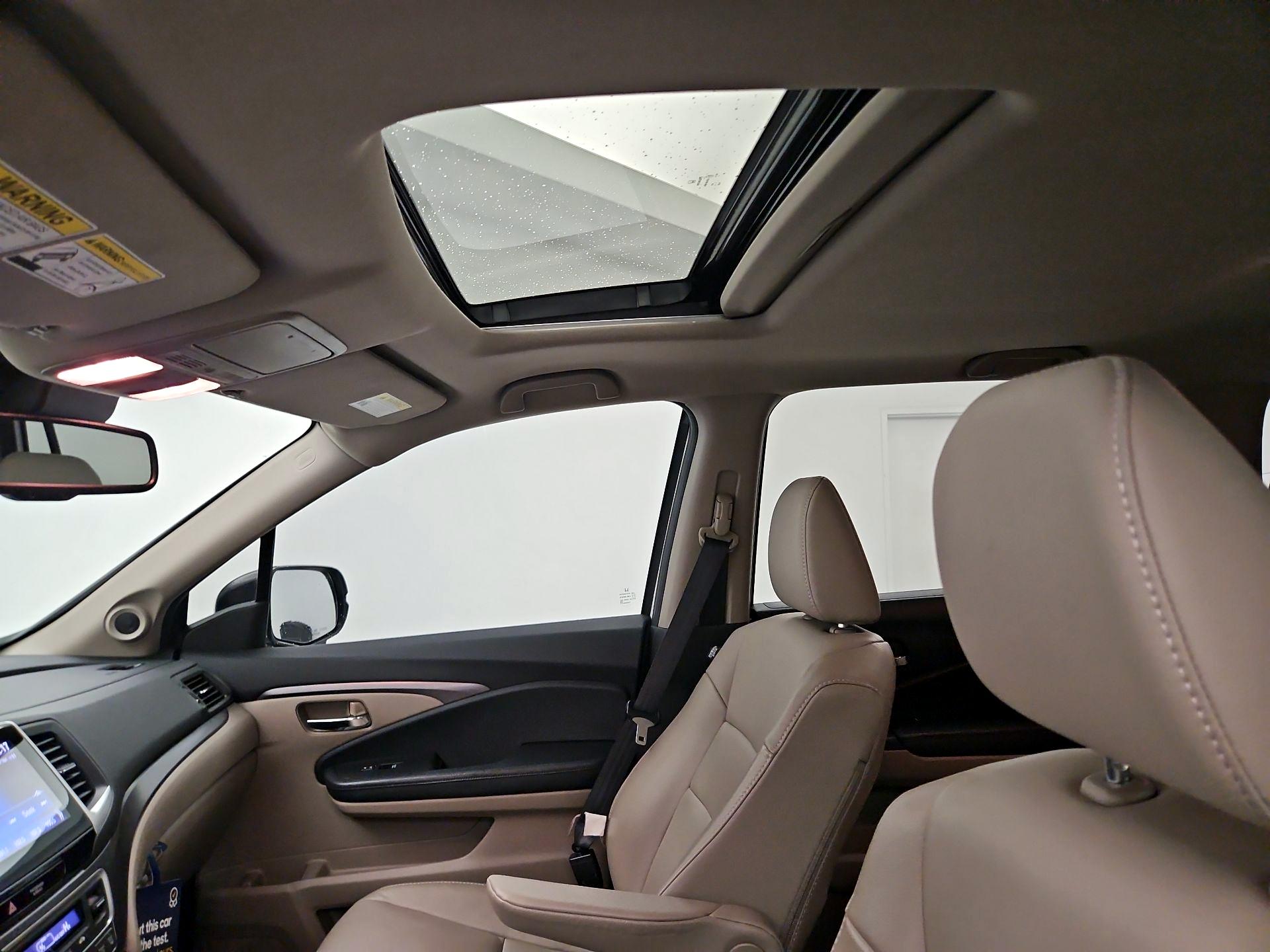 Thumbnail: 2017 Honda Pilot - 19