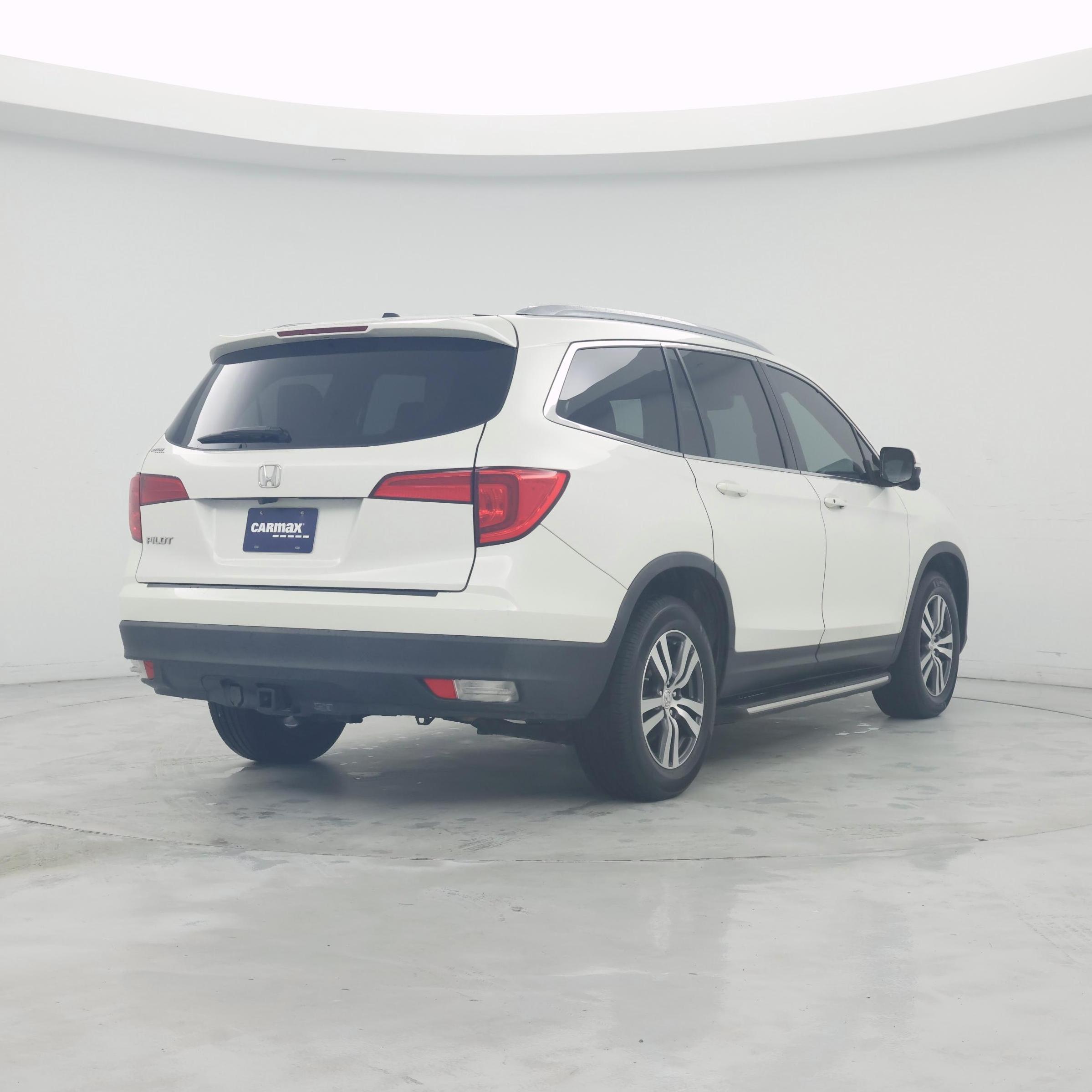 Thumbnail: 2017 Honda Pilot - 8