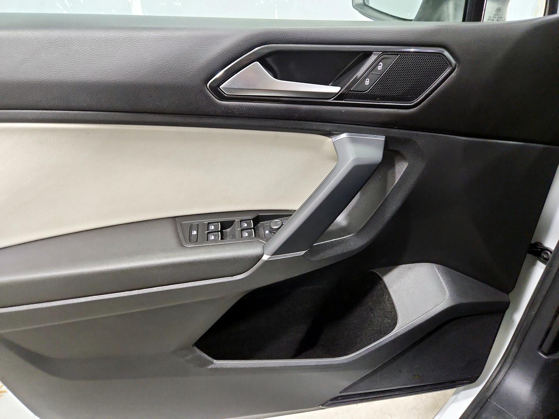 Thumbnail: 2018 Volkswagen Tiguan - 12