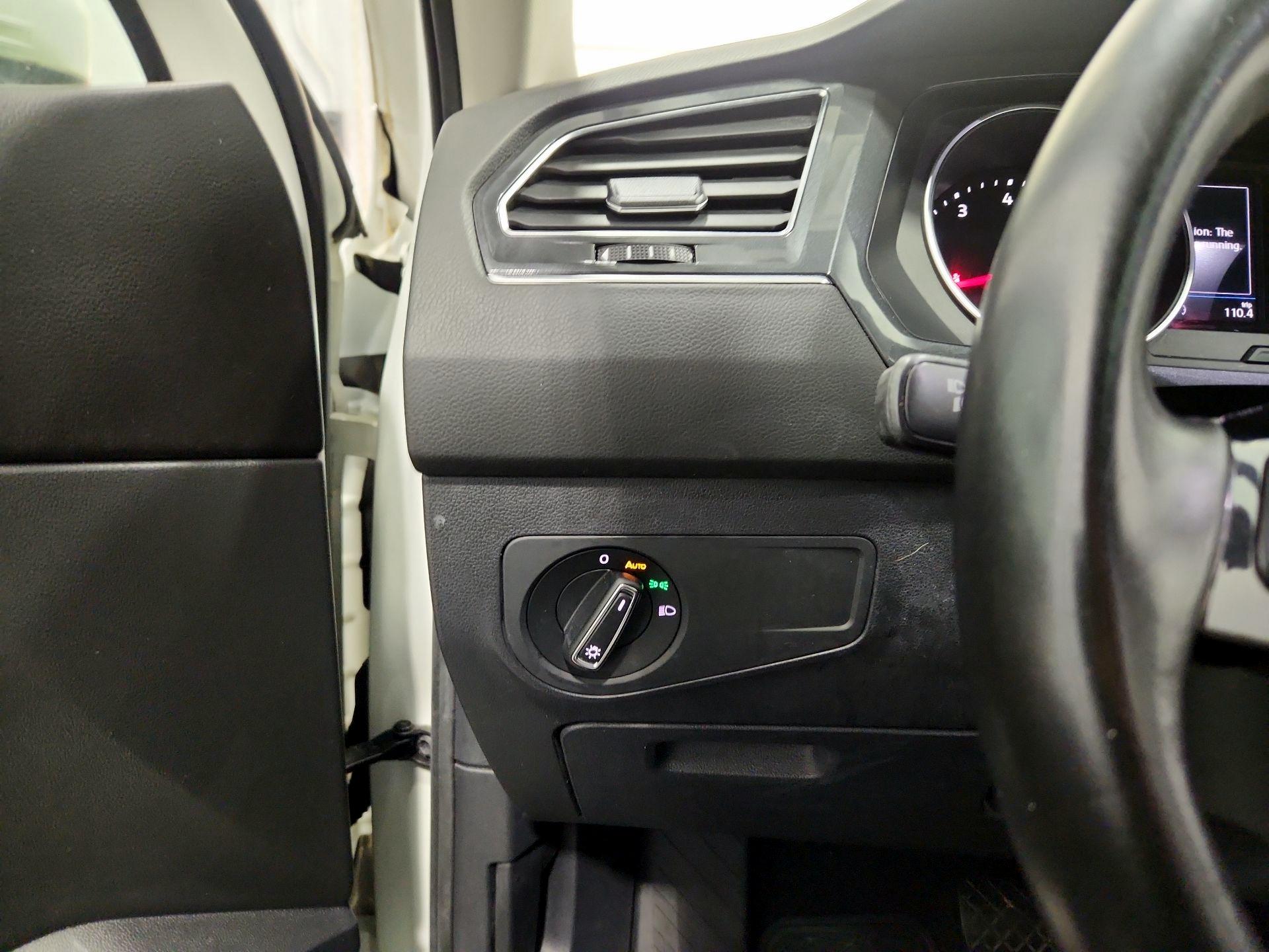 Thumbnail: 2018 Volkswagen Tiguan - 13