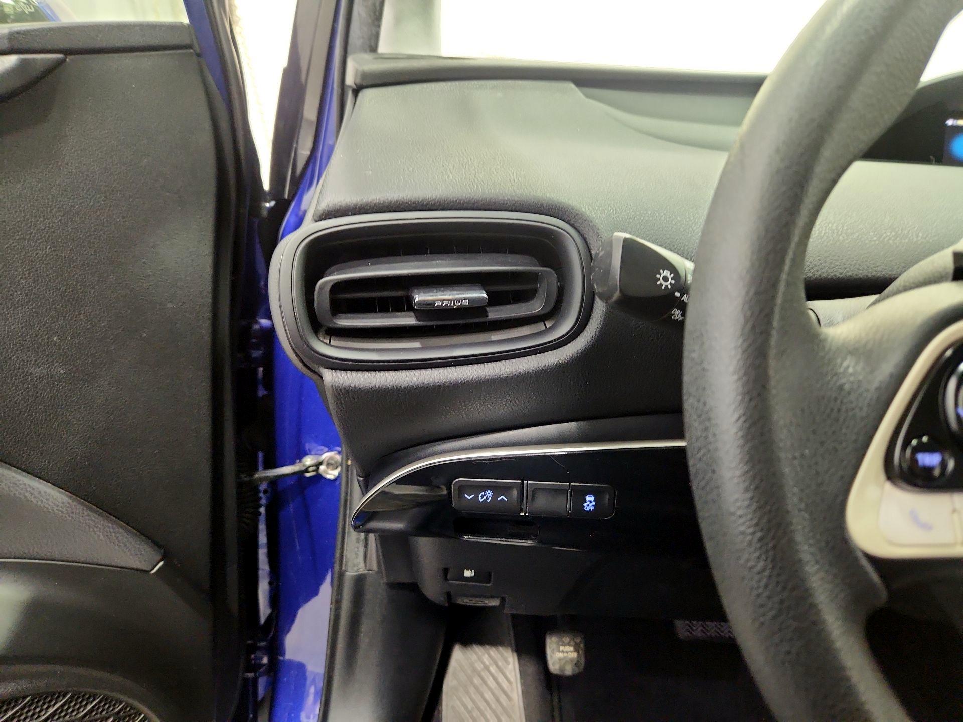 Thumbnail: 2017 Toyota Prius - 13