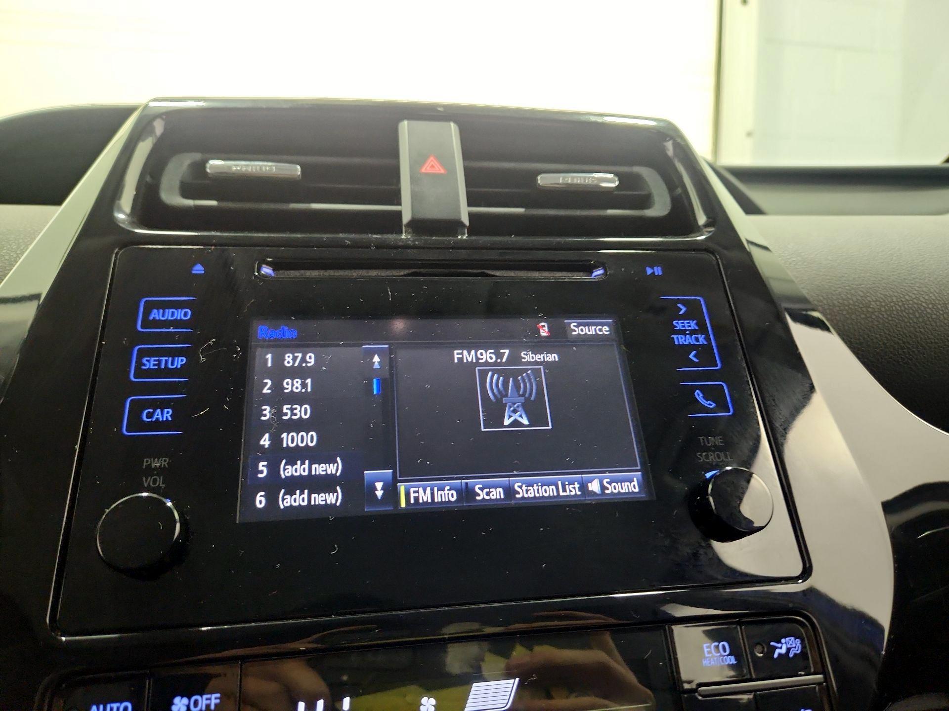 Thumbnail: 2017 Toyota Prius - 15