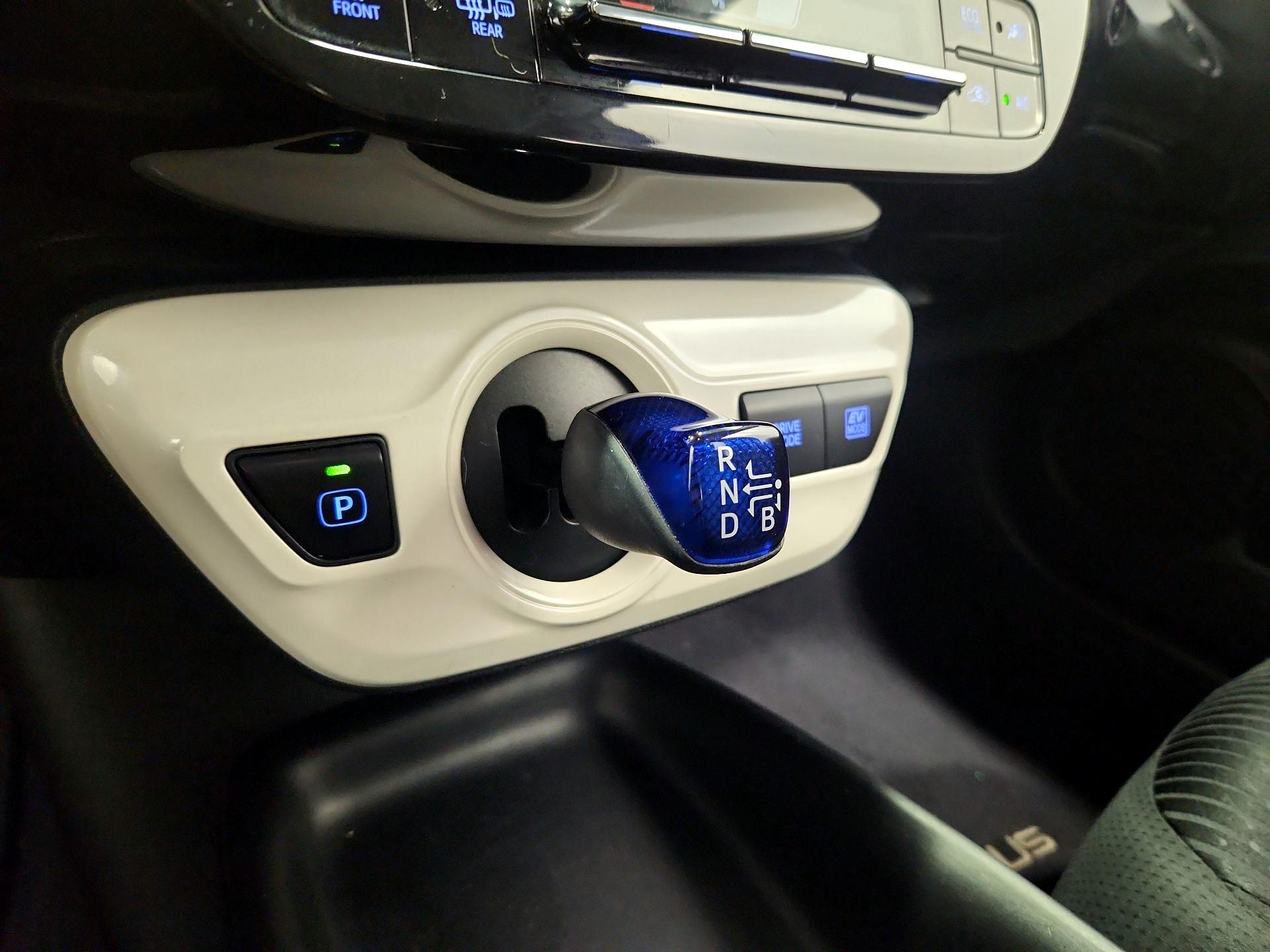 Thumbnail: 2017 Toyota Prius - 17