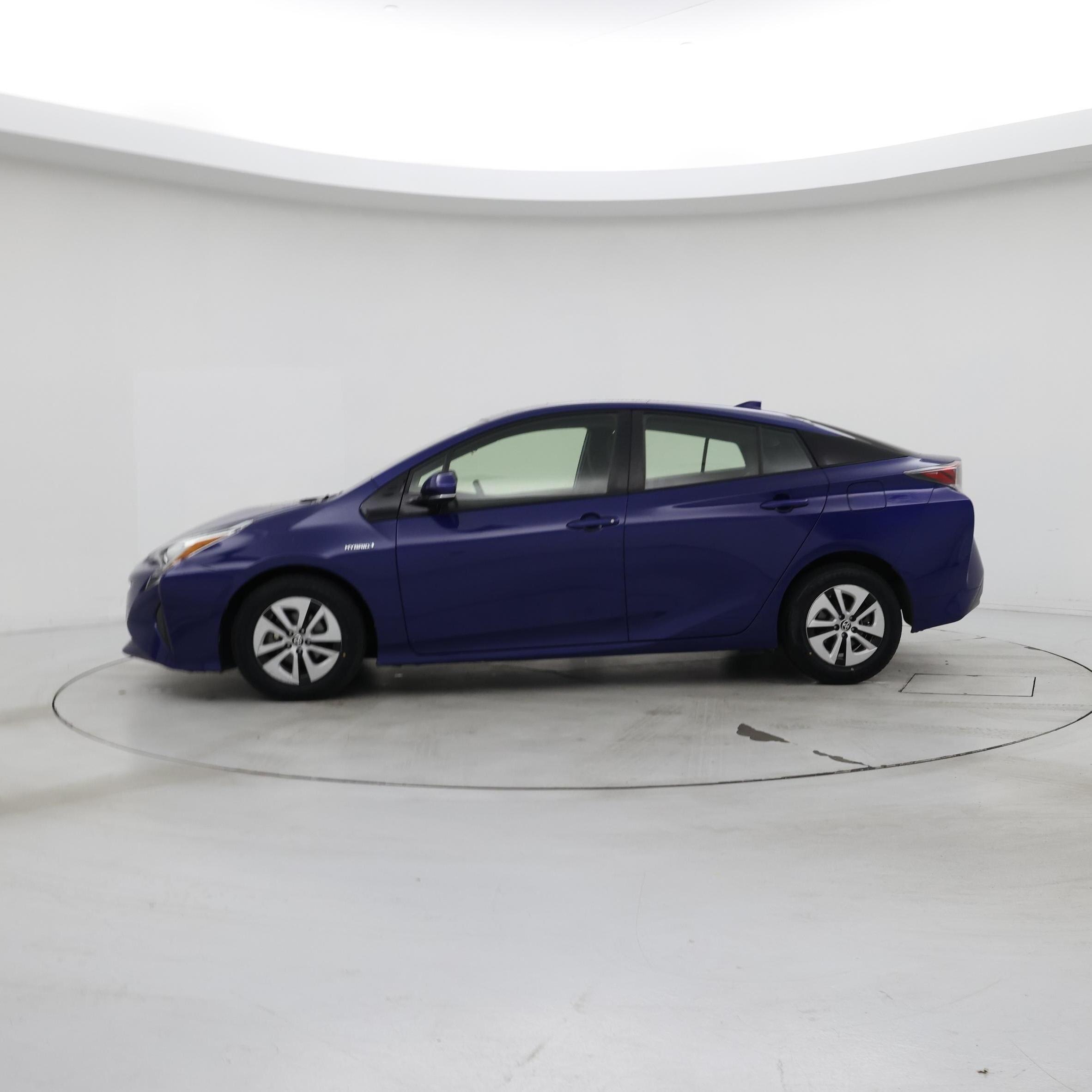 Thumbnail: 2017 Toyota Prius - 3