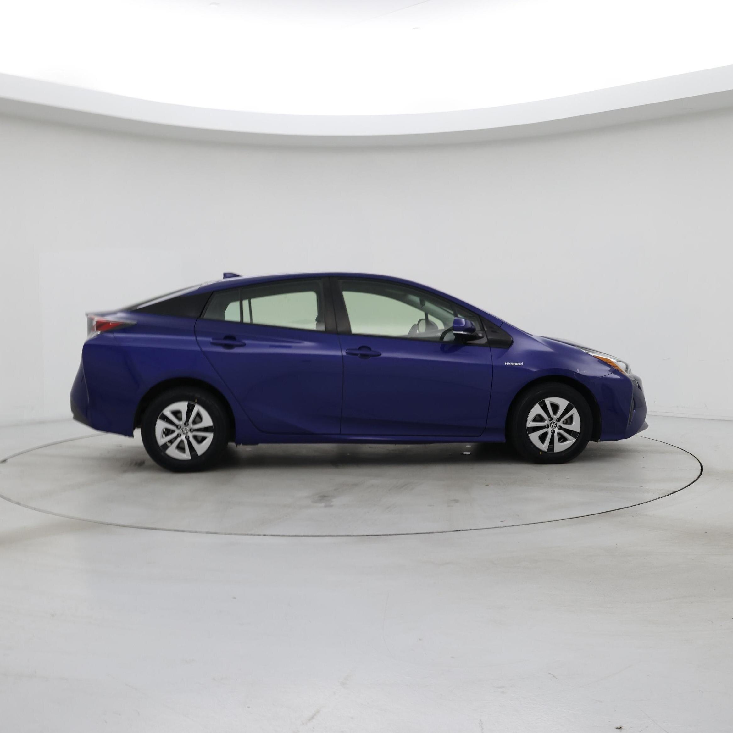 Thumbnail: 2017 Toyota Prius - 7