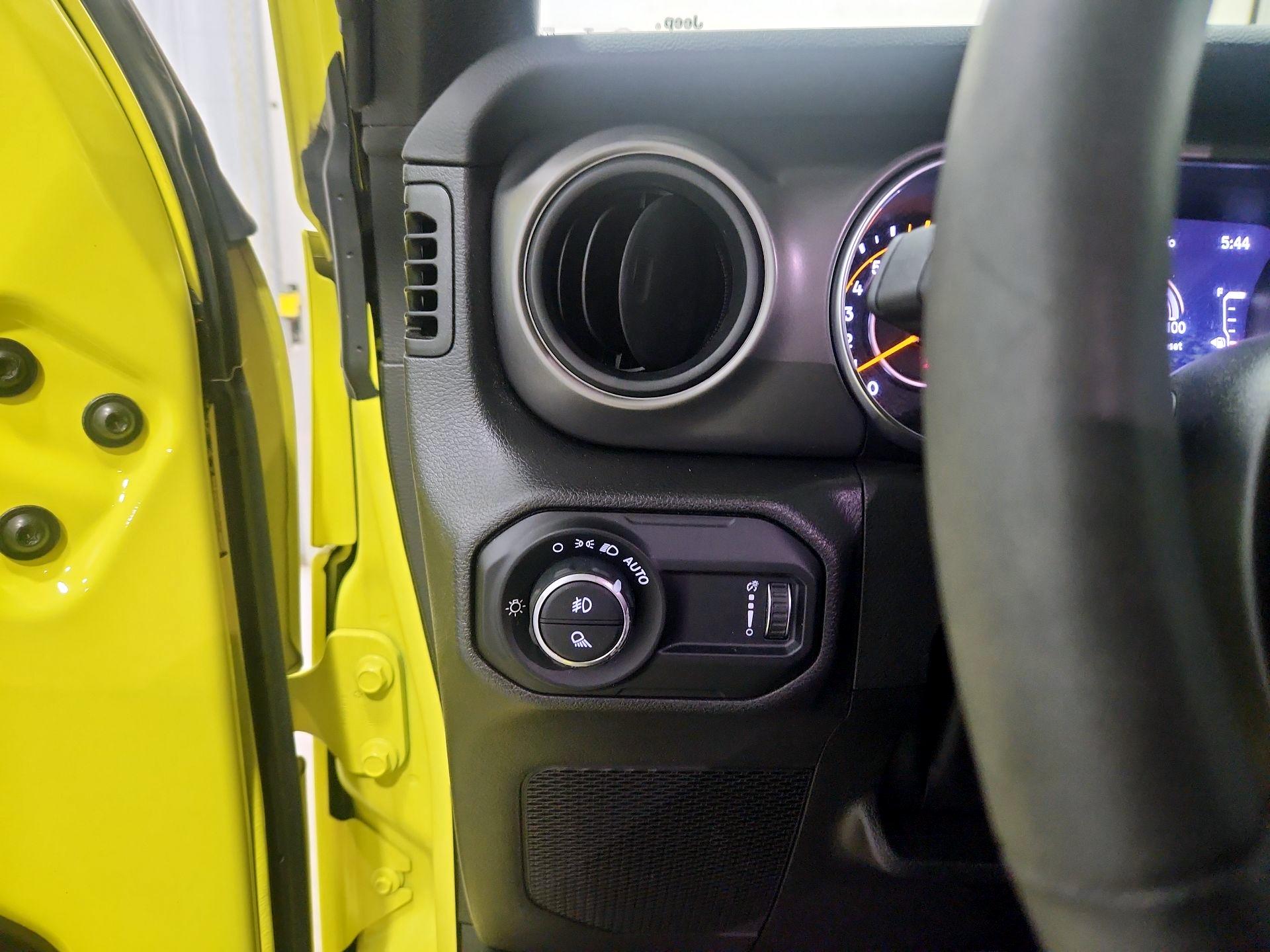 Thumbnail: 2023 Jeep Gladiator - 13