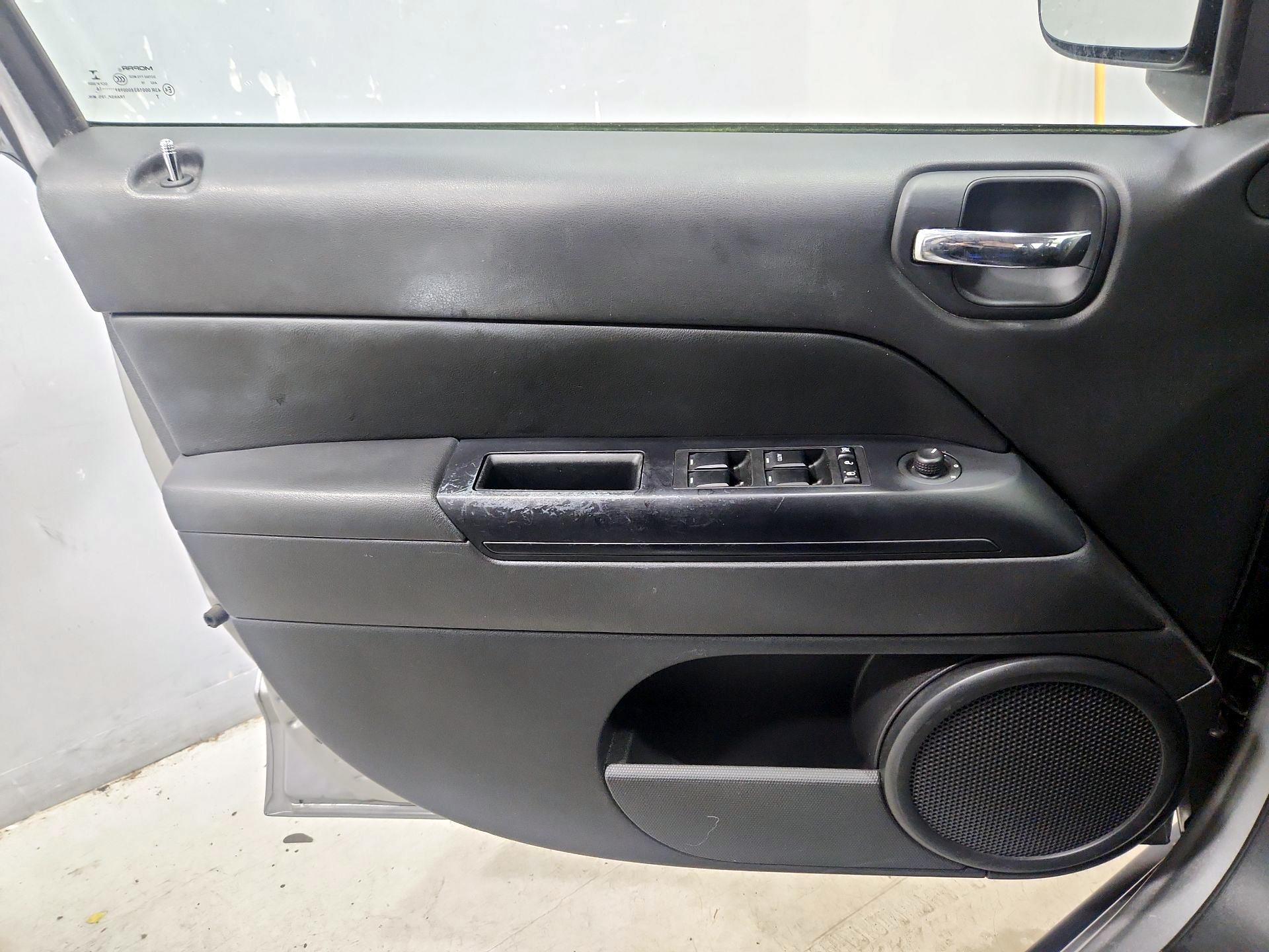 Thumbnail: 2016 Jeep Compass - 12