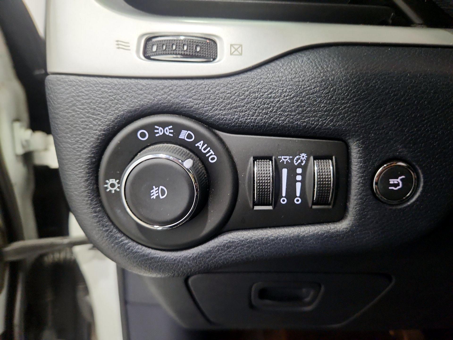 Thumbnail: 2014 Jeep Cherokee - 13