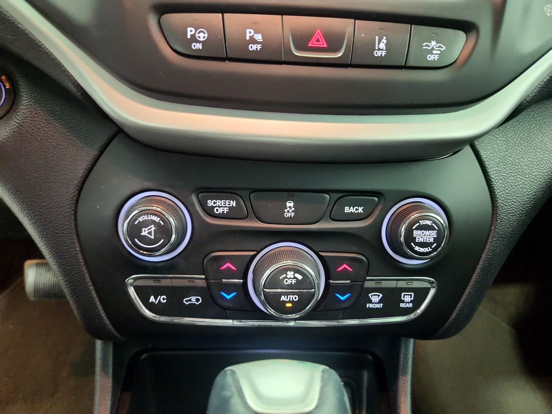 Thumbnail: 2014 Jeep Cherokee - 16