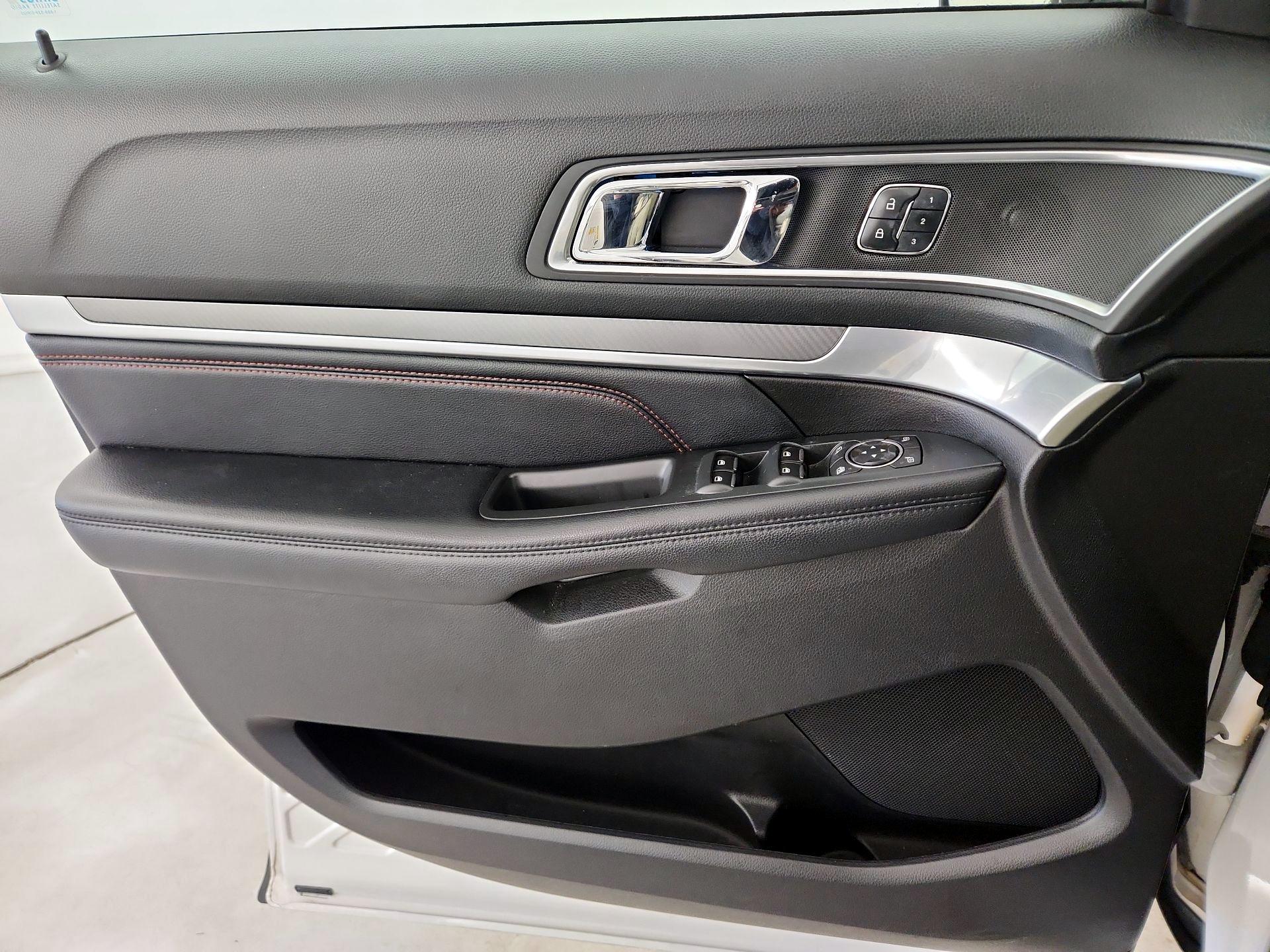 Thumbnail: 2017 Ford Explorer - 12